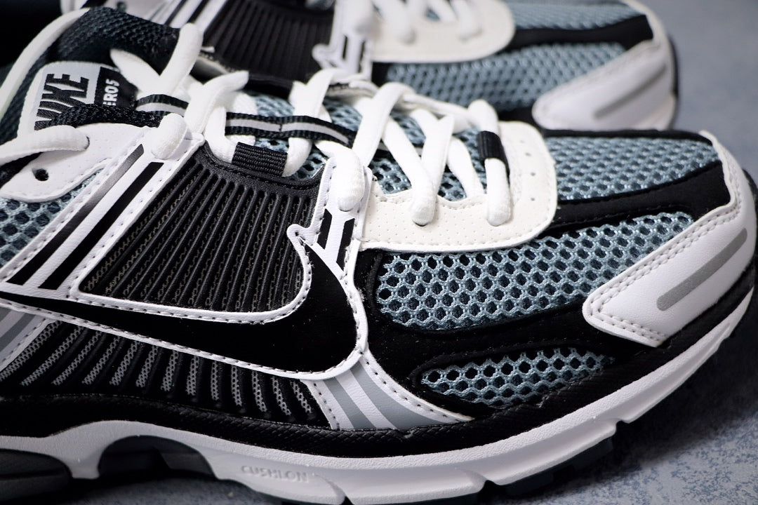 NIKE ZOOM VOMERO 5 BLACK & WHITE
