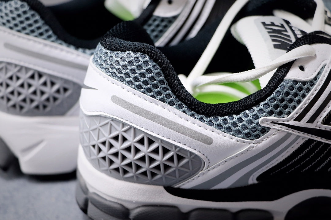 NIKE ZOOM VOMERO 5 BLACK & WHITE