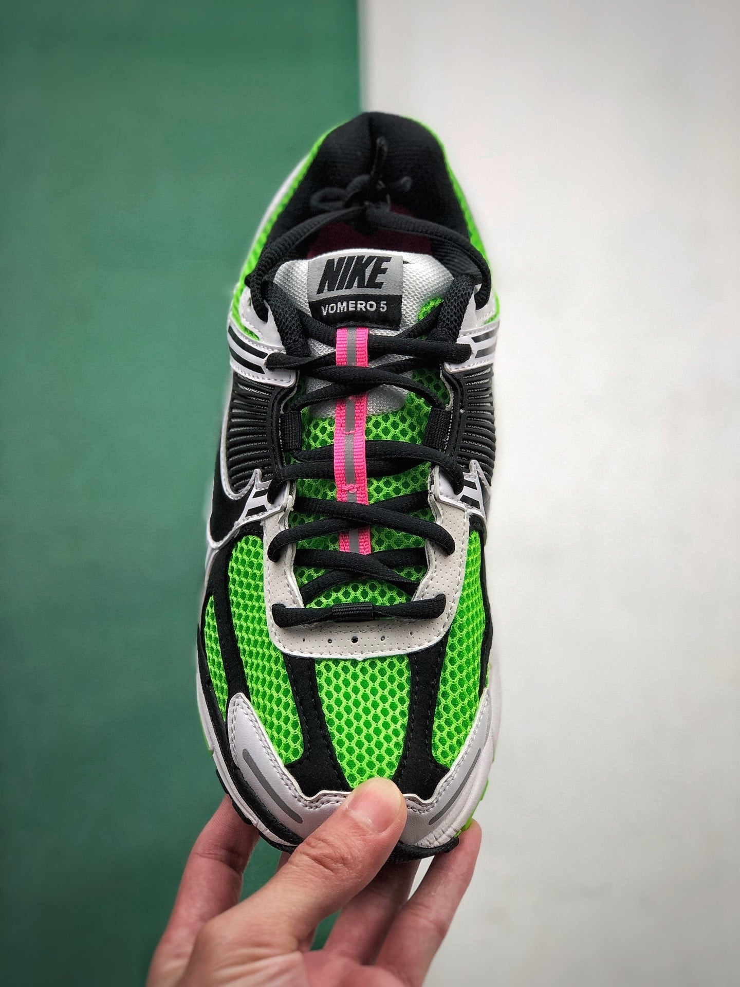 NIKE ZOOM VOMERO 5 BLACK GREEN