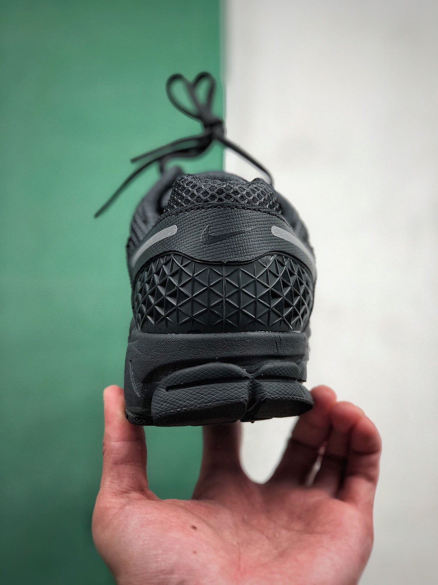 NIKE ZOOM VOMERO 5 BLACK