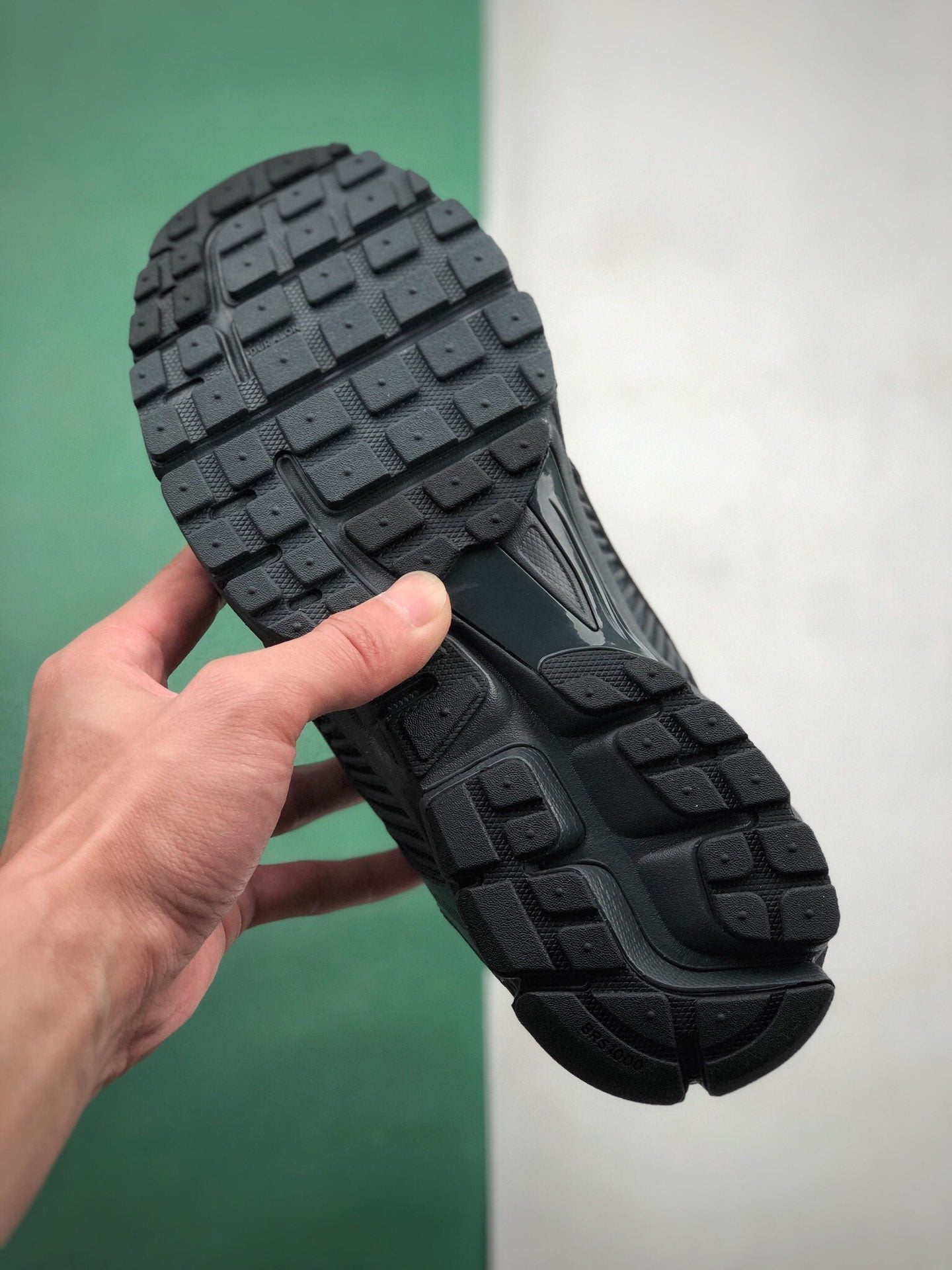 NIKE ZOOM VOMERO 5 BLACK