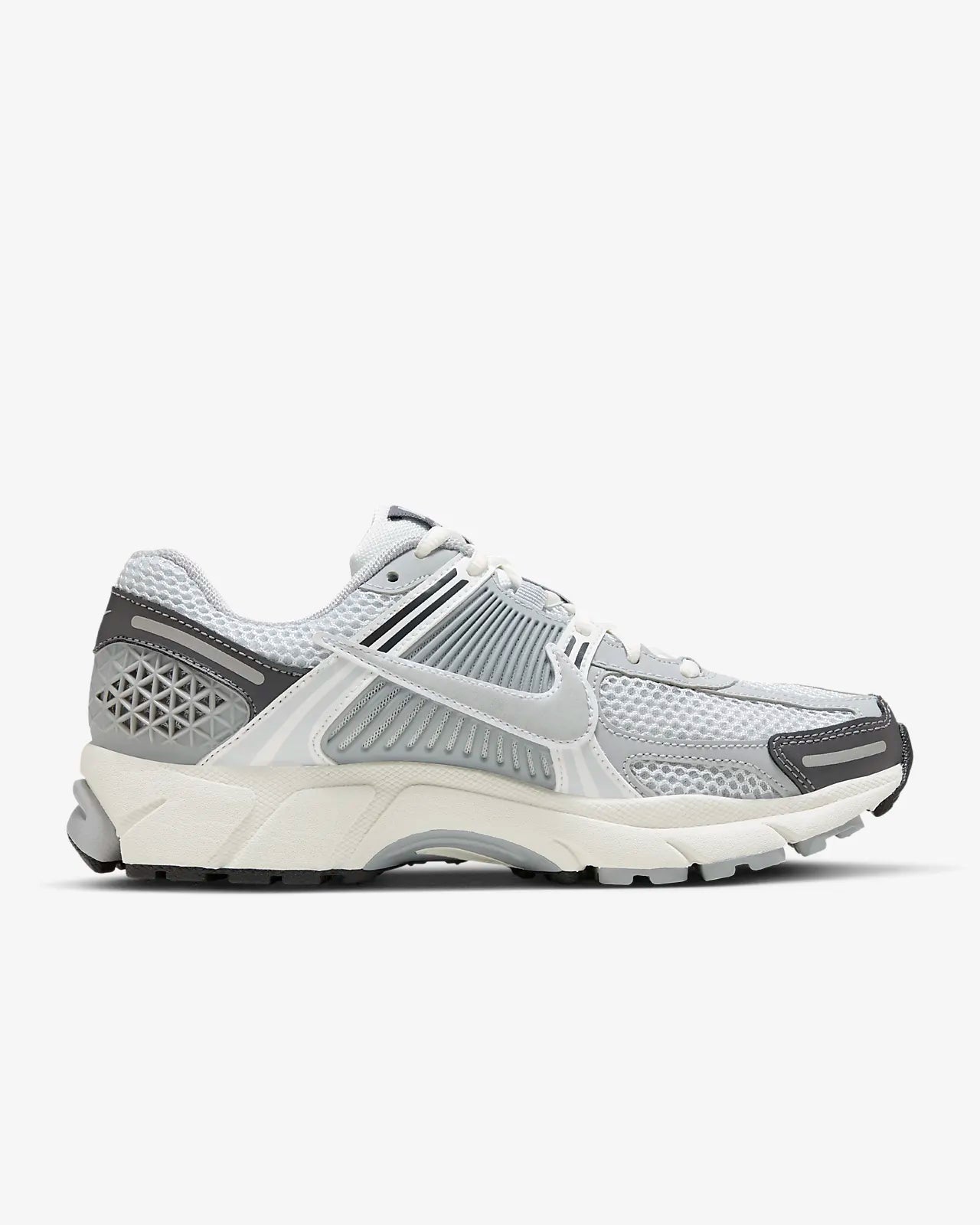 NIKE ZOOM VOMERO 5 GREY