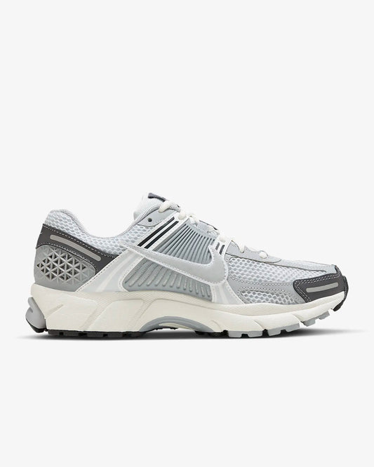 NIKE ZOOM VOMERO 5 GREY