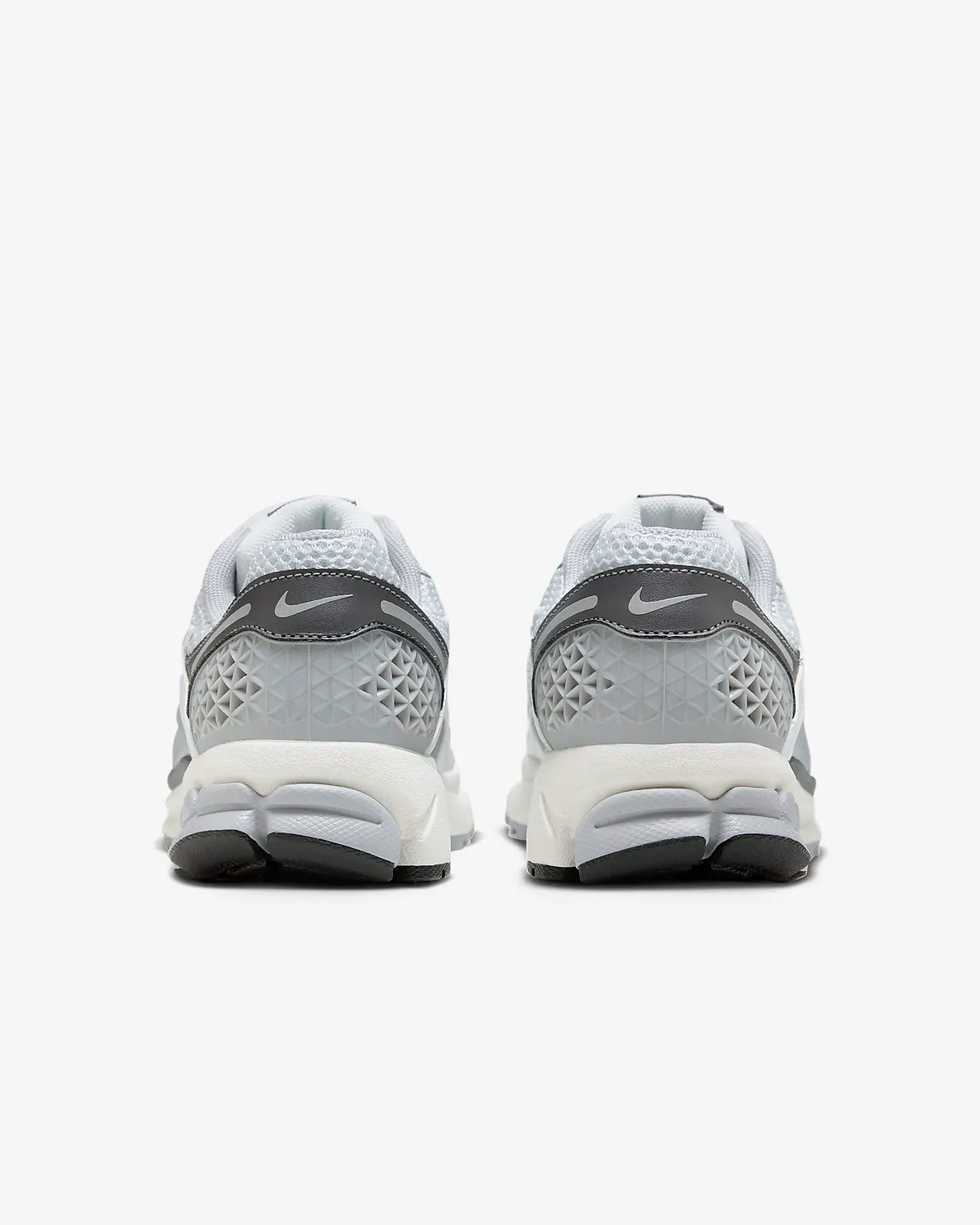 NIKE ZOOM VOMERO 5 GREY