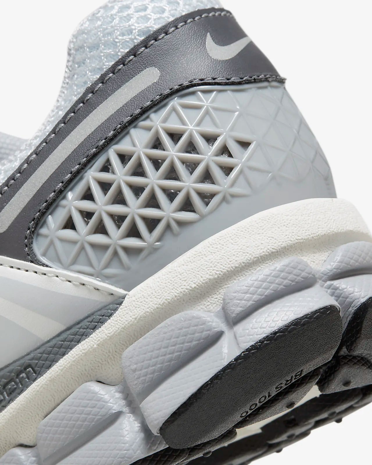 NIKE ZOOM VOMERO 5 GREY