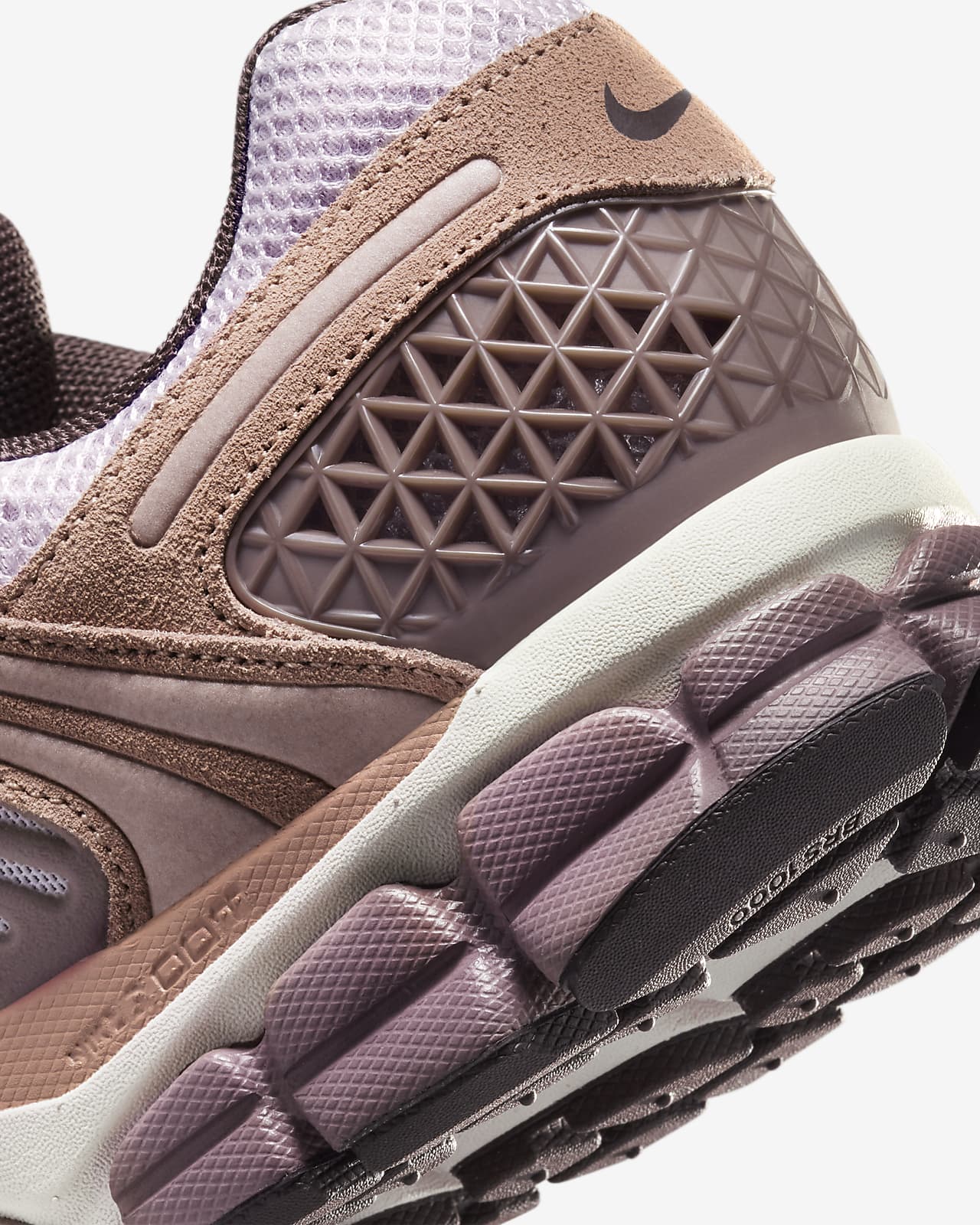 NIKE ZOOM VOMERO 5 BEIGE