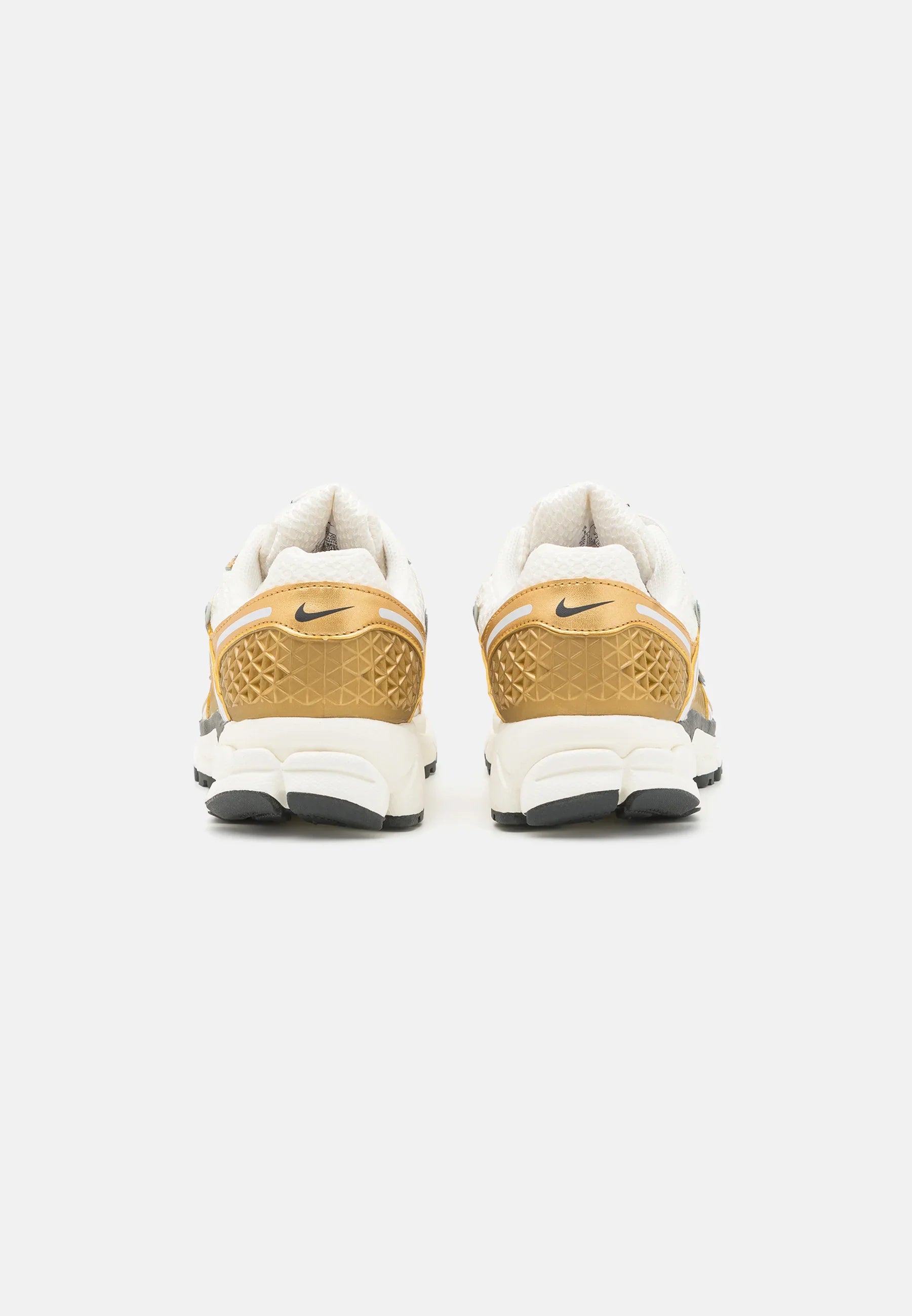 NIKE ZOOM VOMERO 5 WHITE GOLD