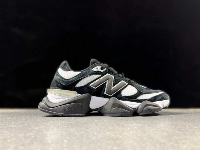 NEW BALANCE NB 9060 BLACK & WHITE