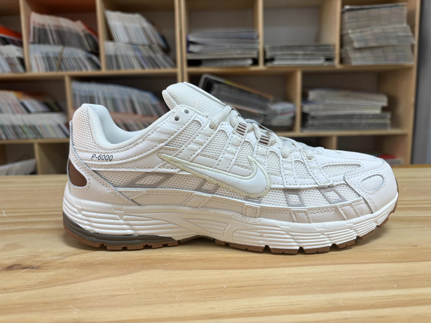 NIKE SNEAKERS P6000 BLANCHE & MARRON