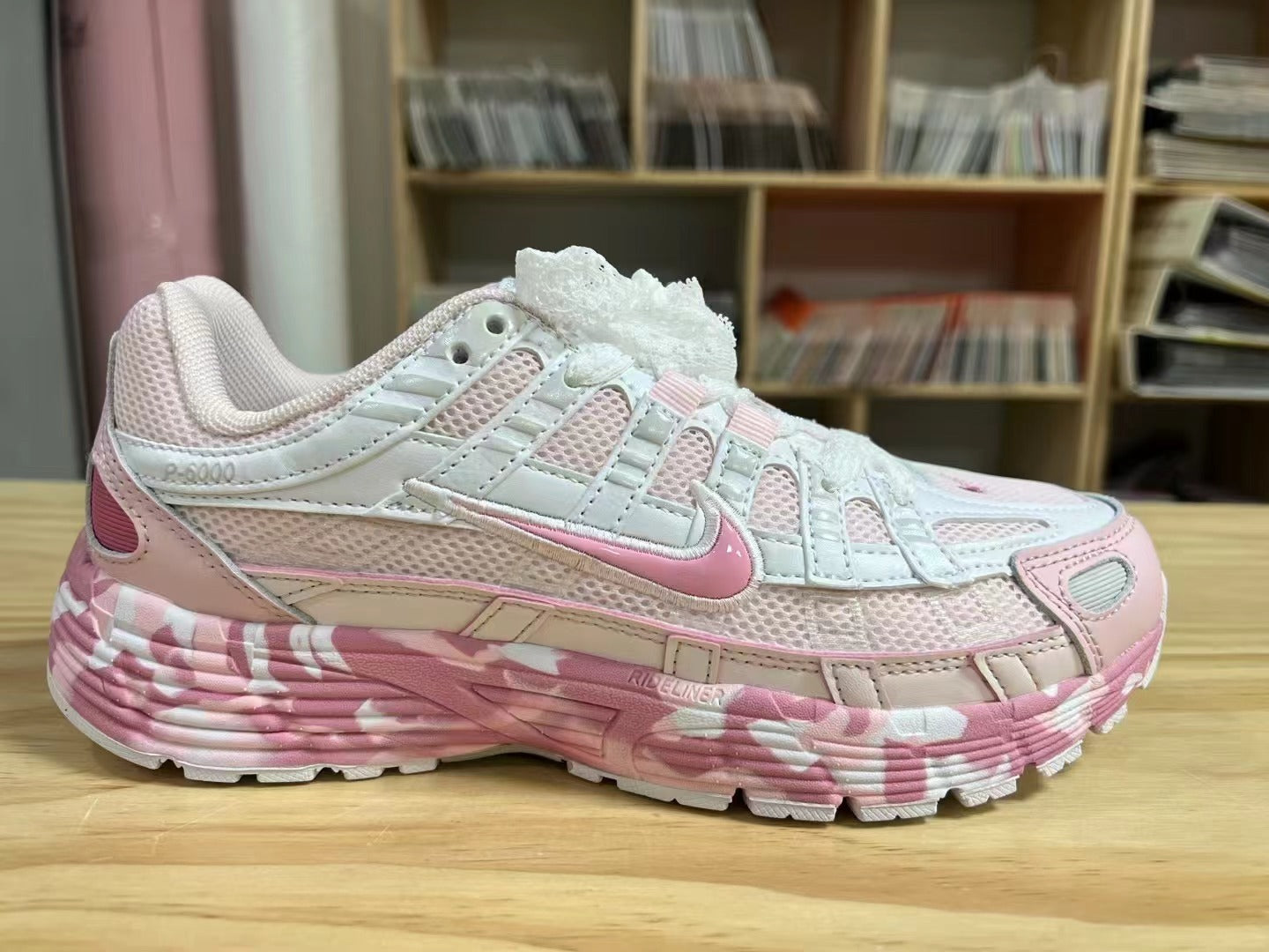 NIKE SNEAKERS P6000 BLANC & ROSE
