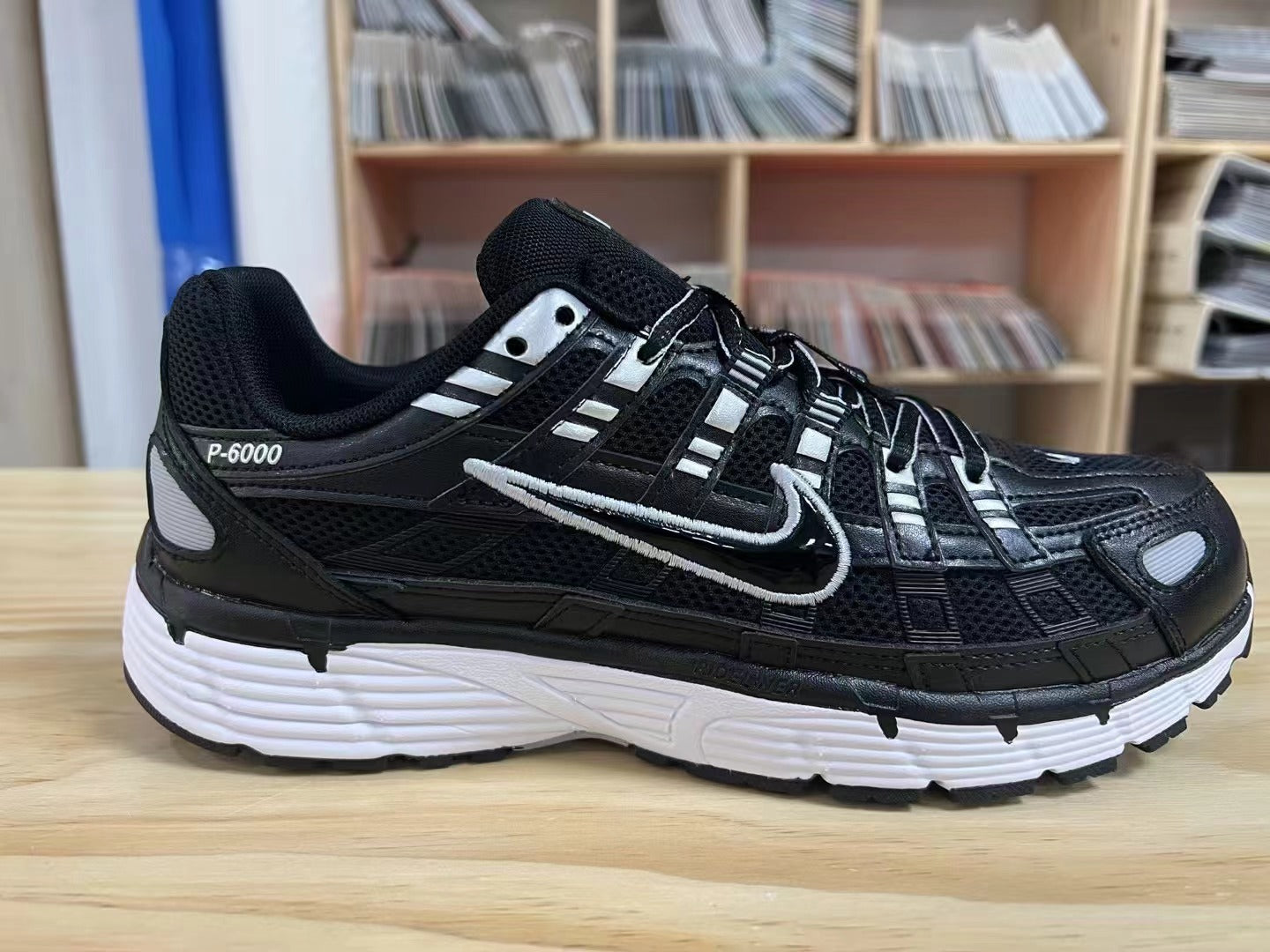 NIKE SNEAKERS P6000 NOIR & BLANC