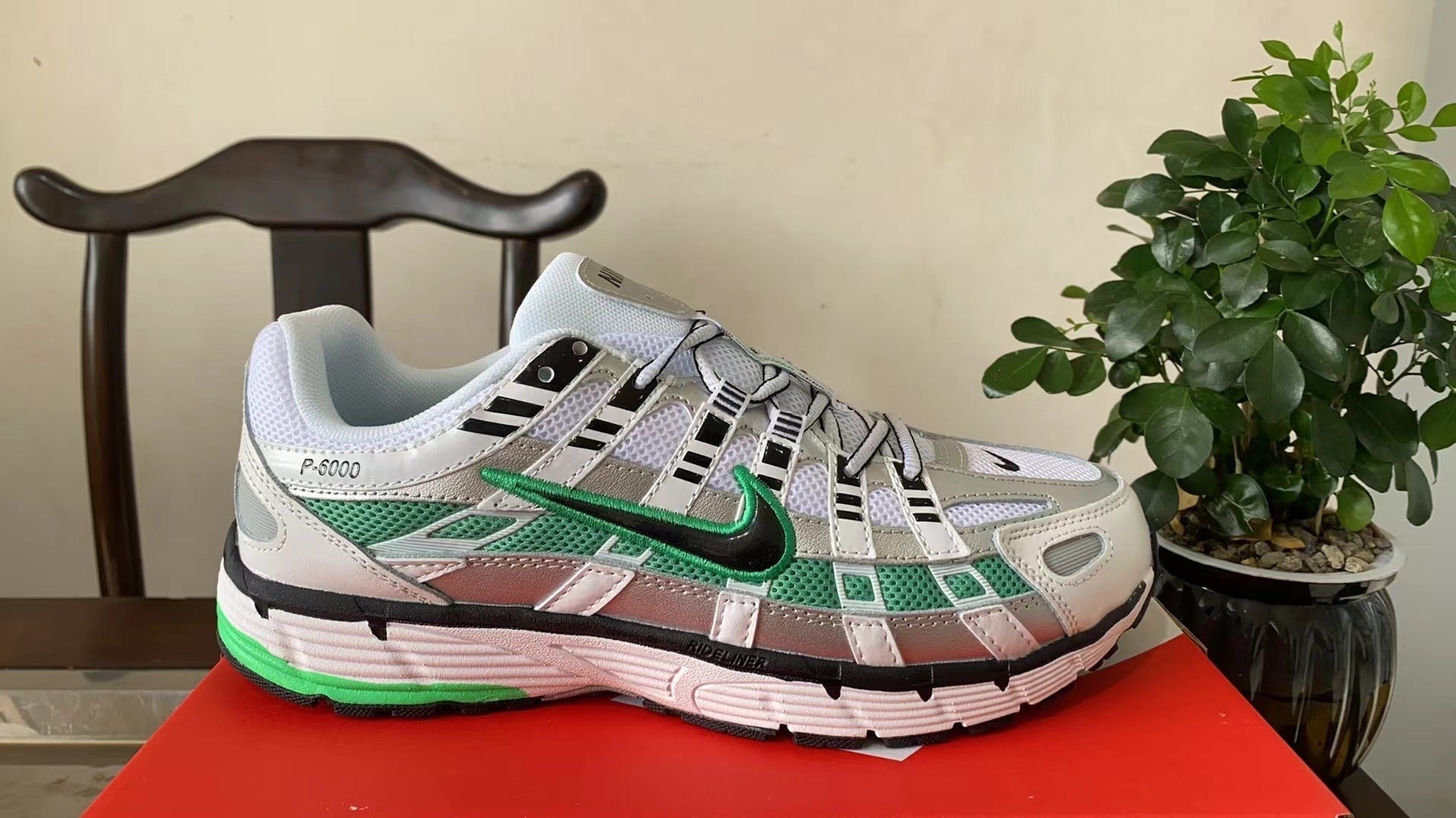 NIKE SNEAKERS P6000 ARGENT & VERT