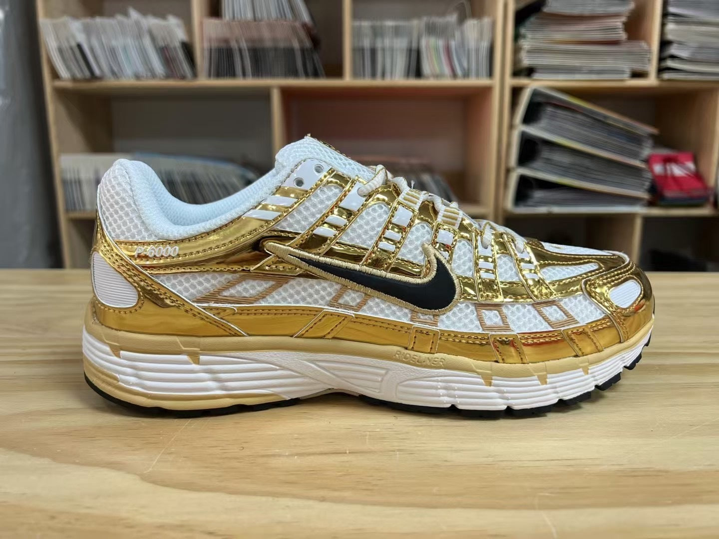 NIKE SNEAKERS P6000 OR
