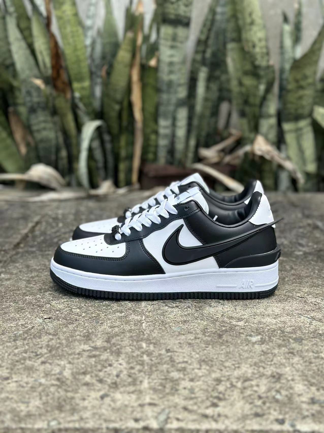 NIKE AIR FORCE 1 BLANCHE & NOIR