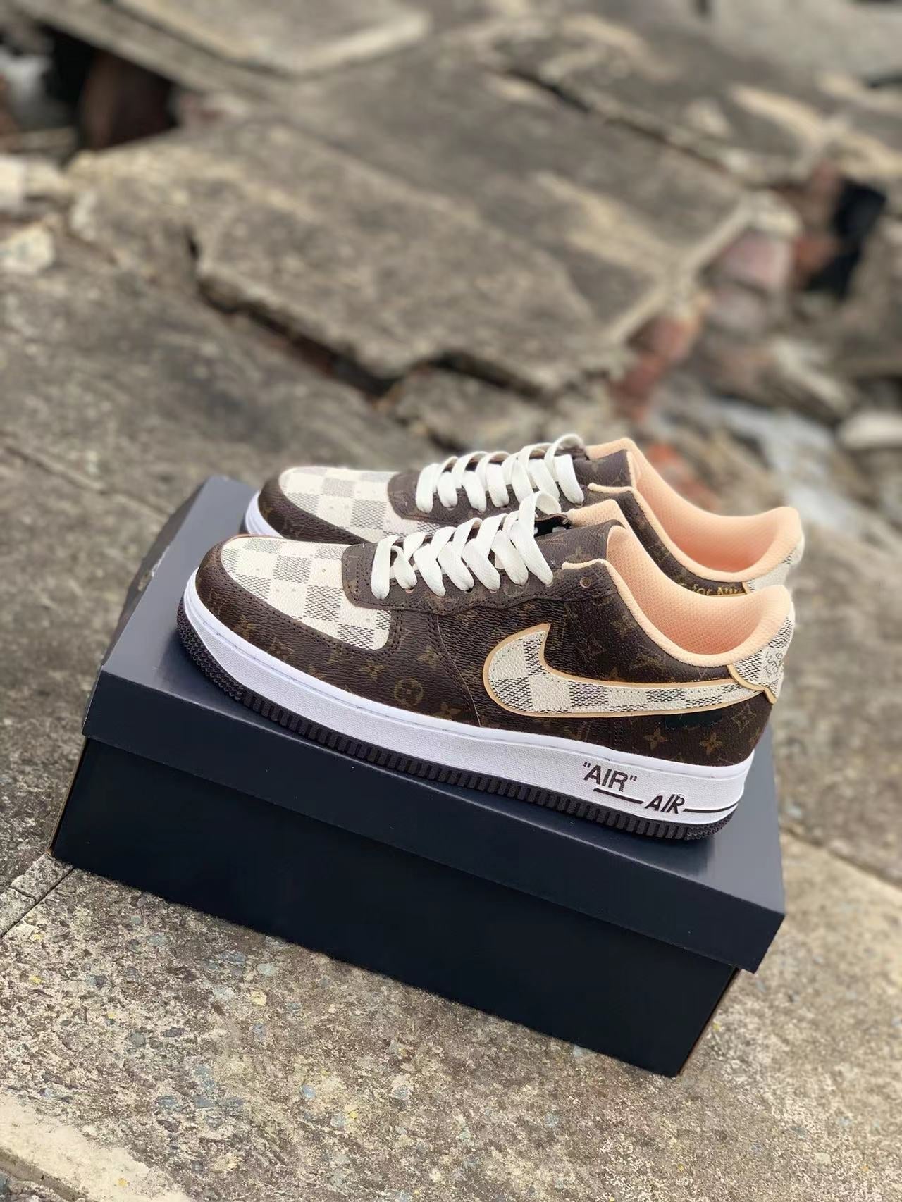 NIKE AIR FORCE 1 x LOUIS VUITTON MARRON