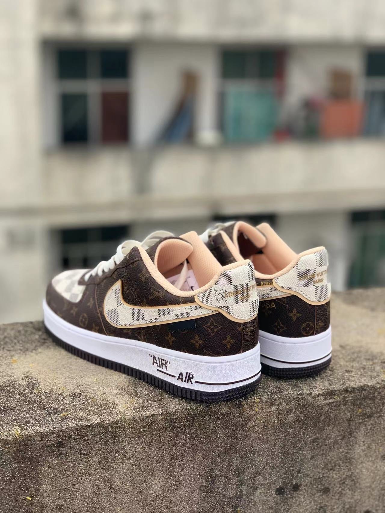 NIKE AIR FORCE 1 x LOUIS VUITTON MARRON