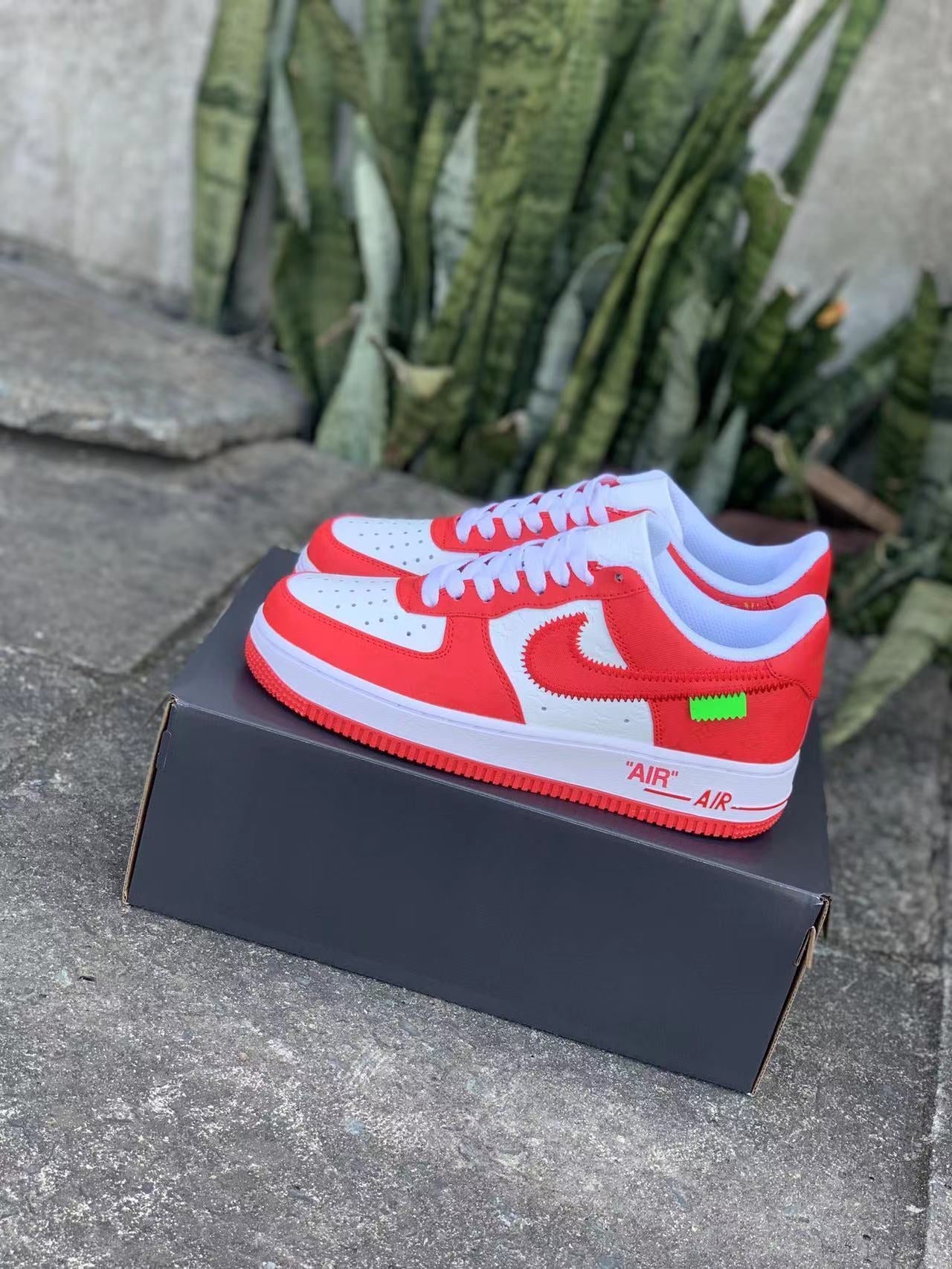 NIKE AIR FORCE 1 x LOUIS VUITTON ROUGE