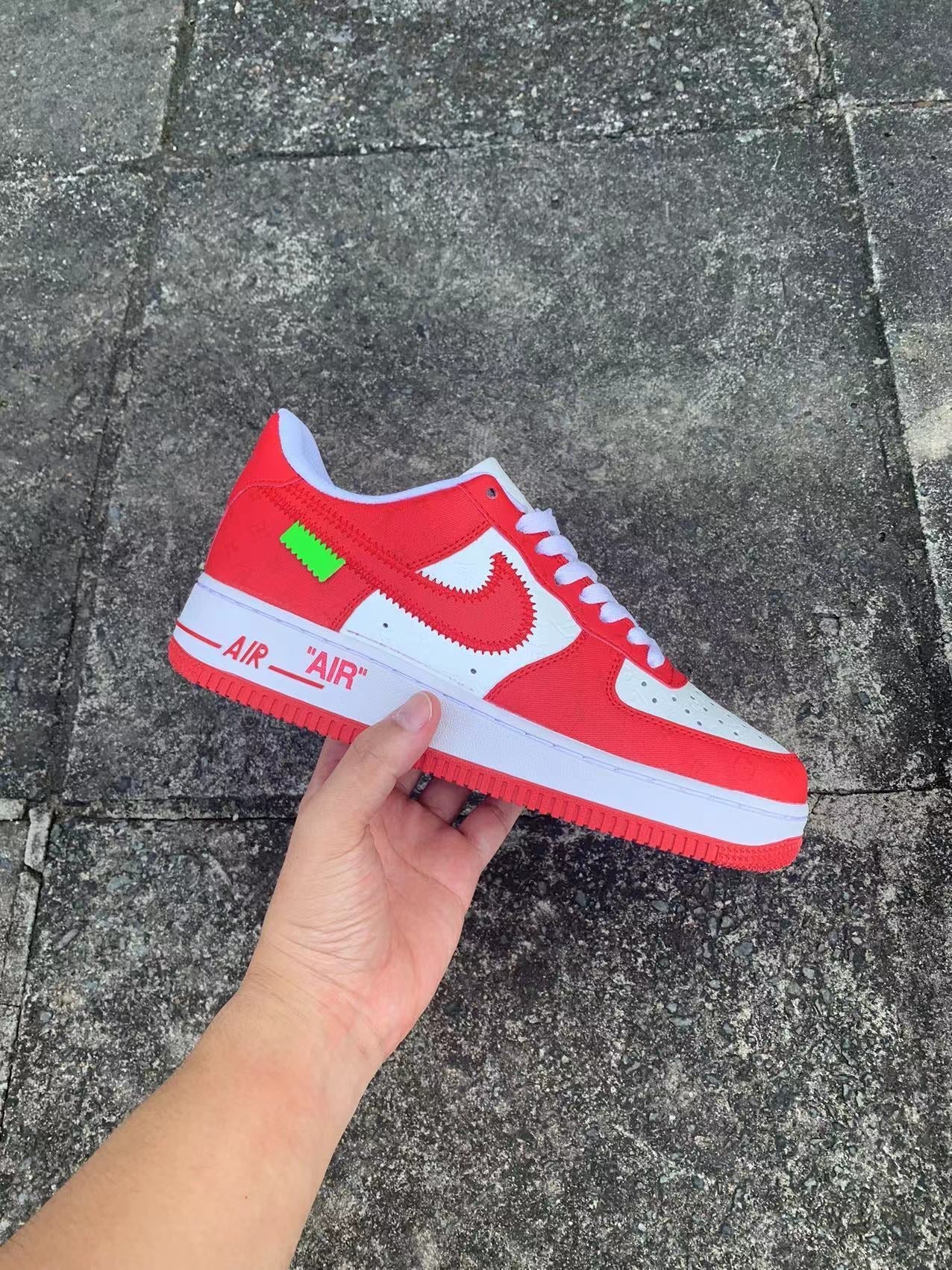 NIKE AIR FORCE 1 x LOUIS VUITTON ROUGE