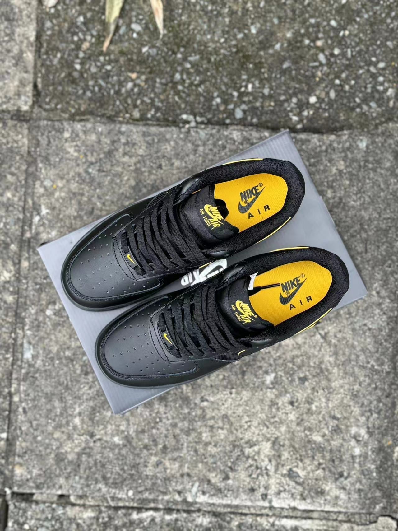 Nike Air Force 1 Noir – L’icône du style urbain
