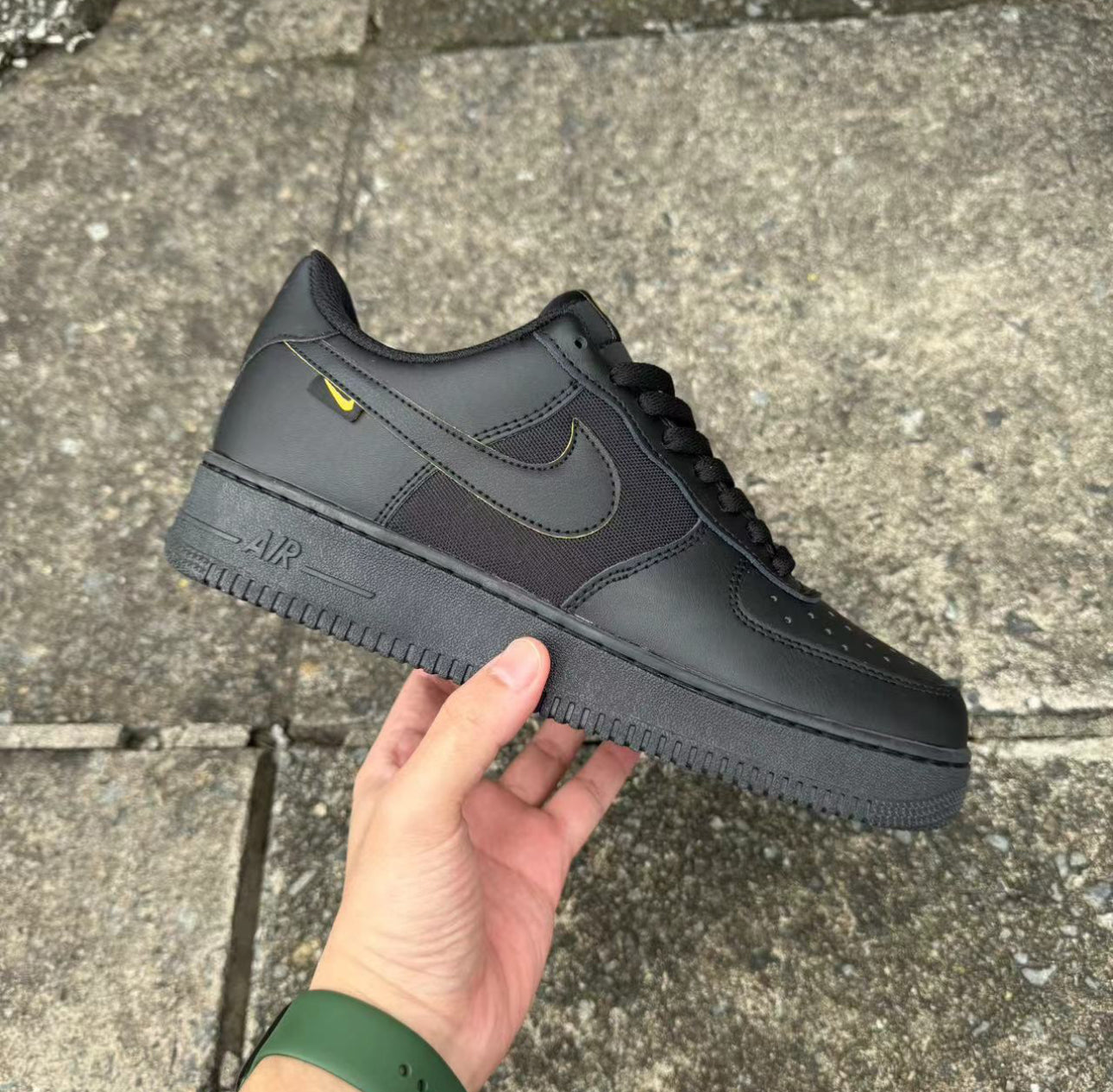 Nike Air Force 1 Noir – L’icône du style urbain