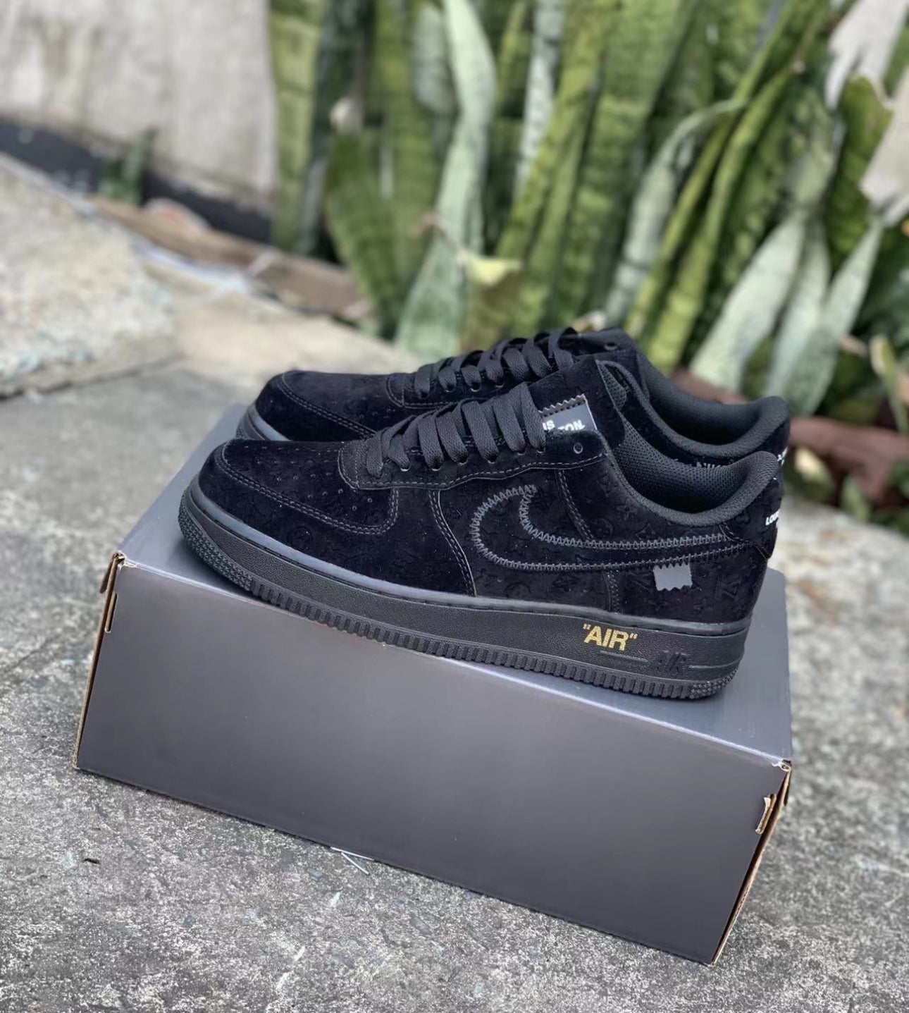NIKE AIR FORCE 1 x LOUIS VUITTON NOIR