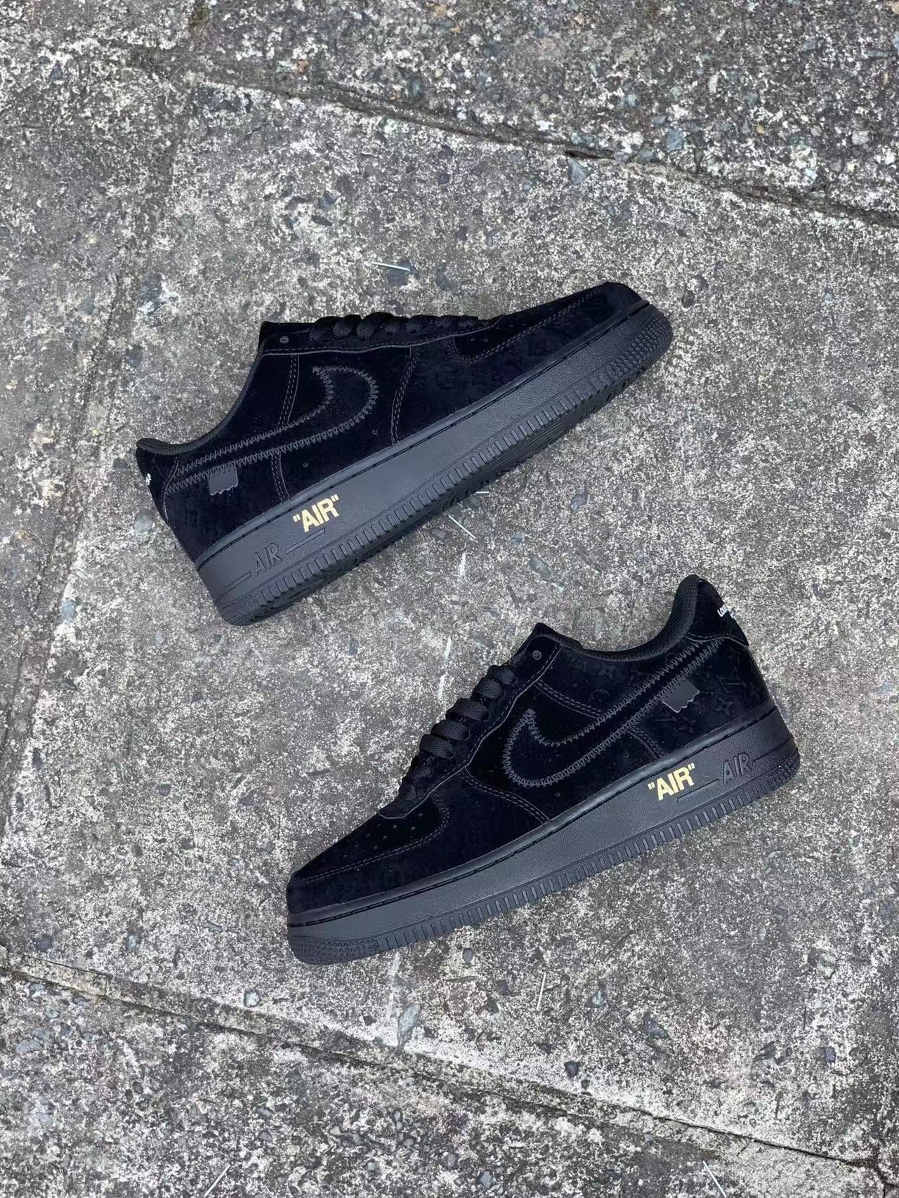 NIKE AIR FORCE 1 x LOUIS VUITTON NOIR