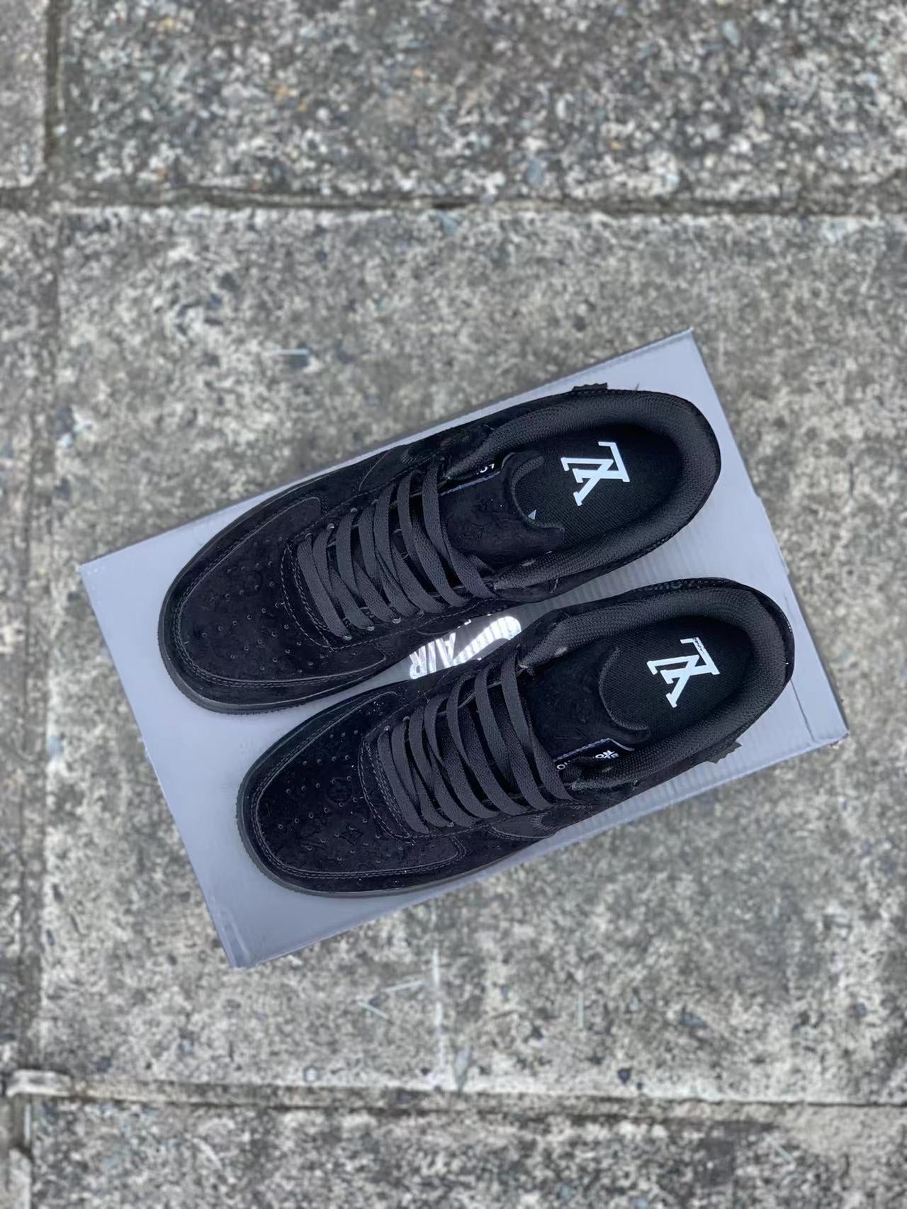 NIKE AIR FORCE 1 x LOUIS VUITTON NOIR