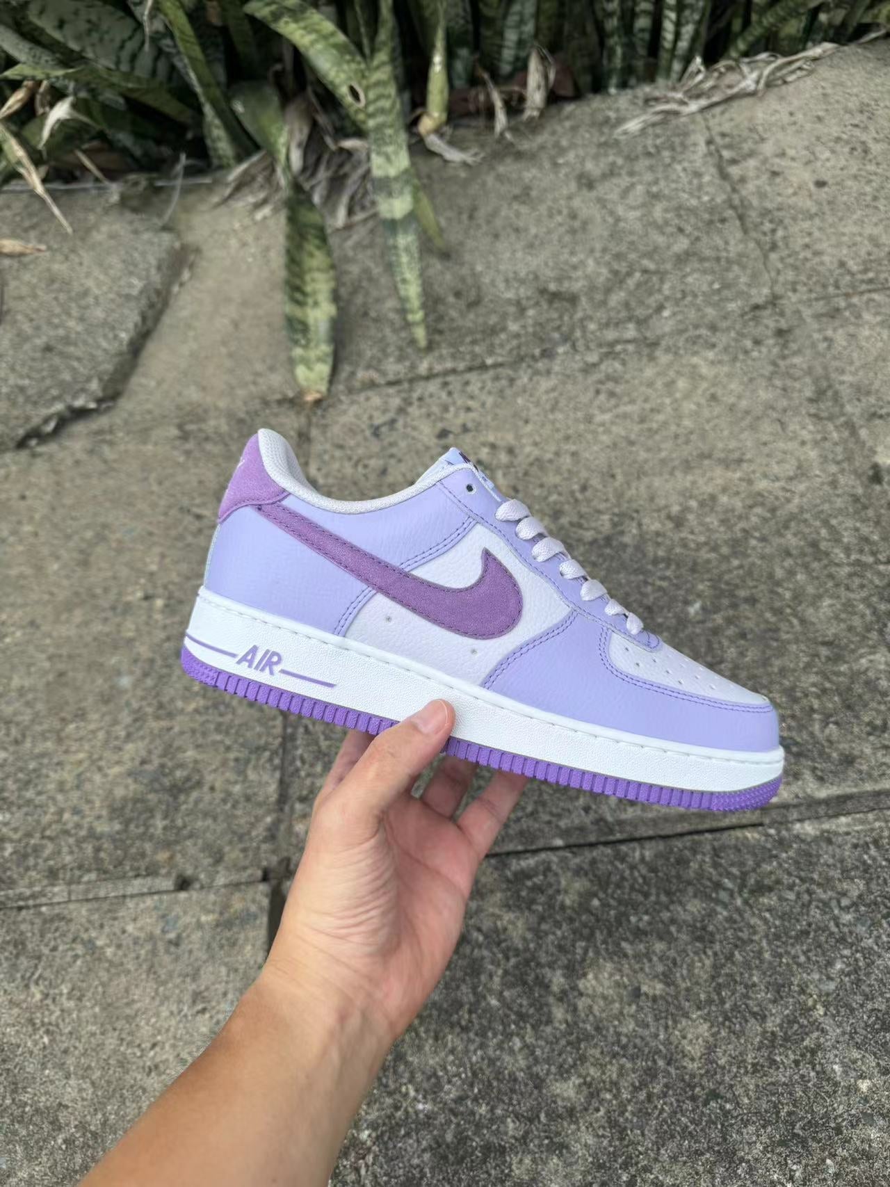 Nike Air Force 1 Violet – L’icône du style urbain