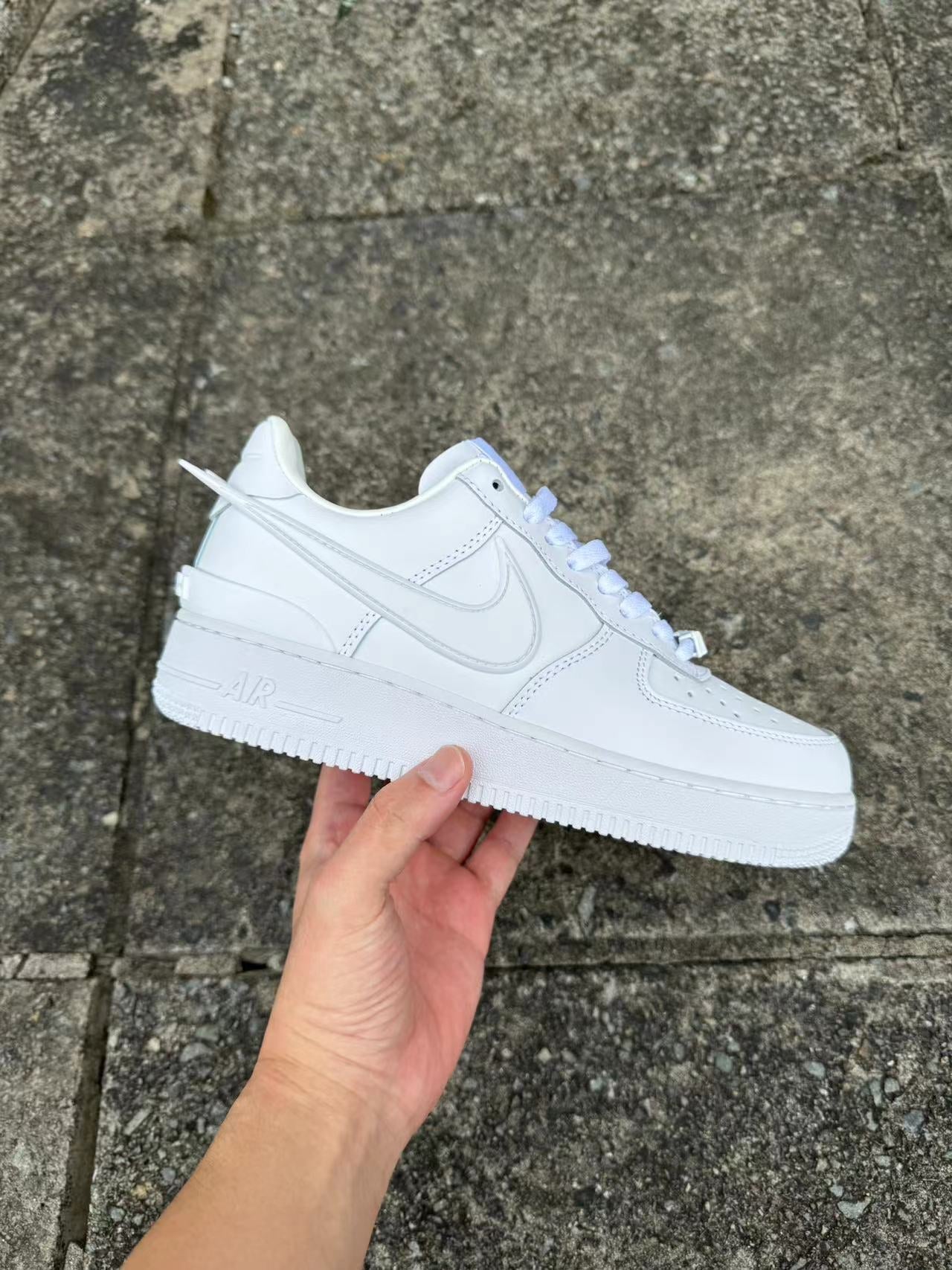 Nike Air Force 1 Blanche – L’icône du style urbain