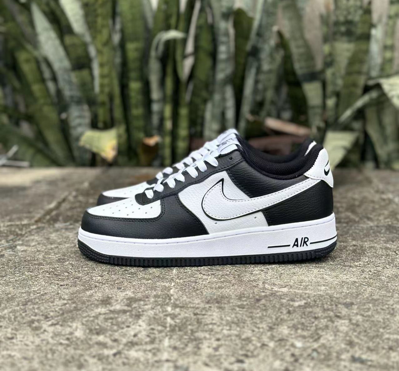 Nike Air Force 1 Panda – L’icône du style urbain