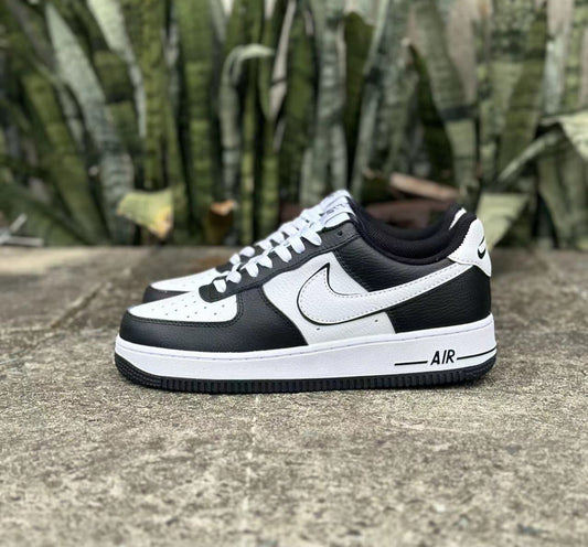 Nike Air Force 1 Panda – L’icône du style urbain