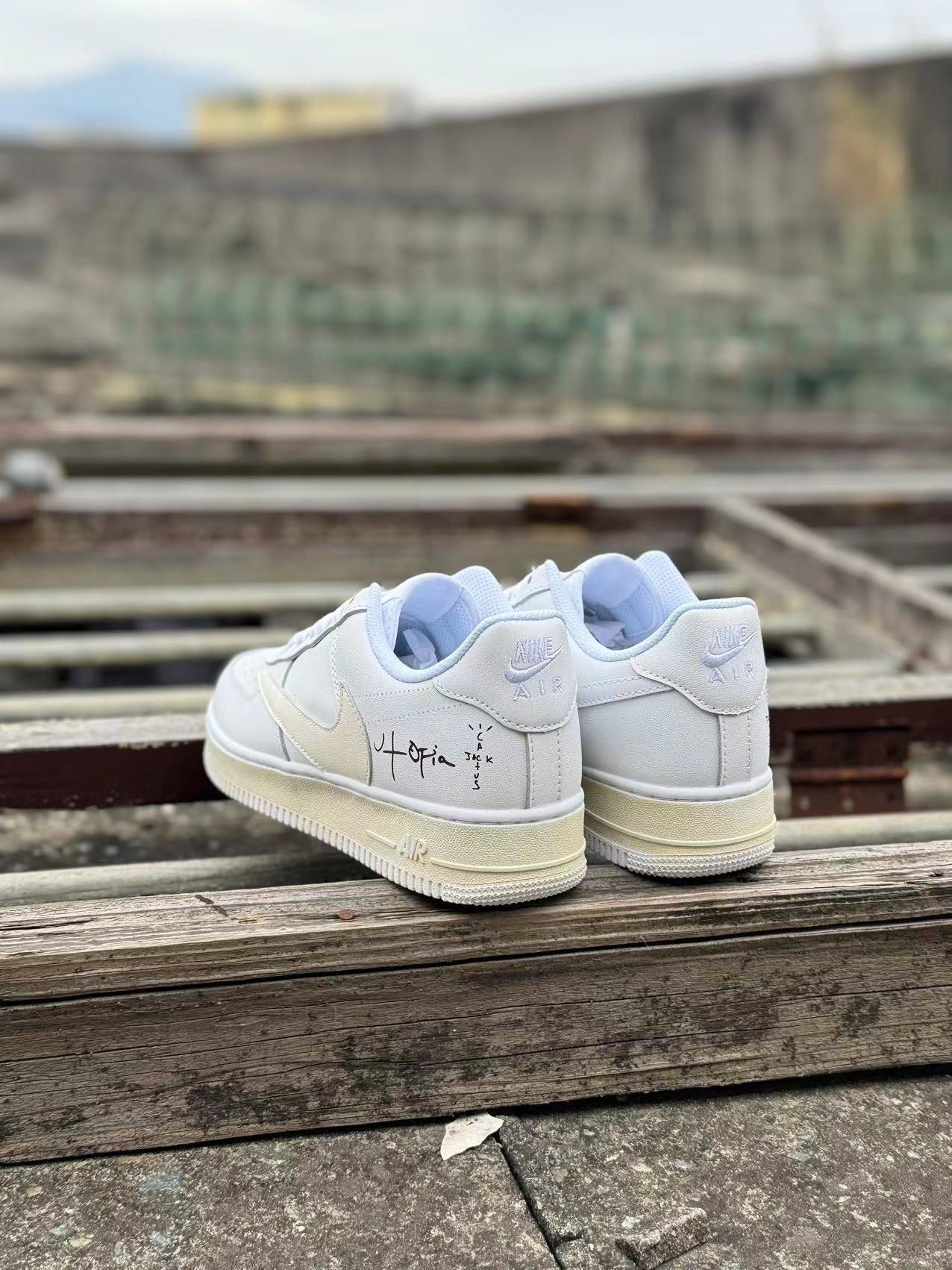 Nike Air Force 1 x Travis Scott – L’icône du style urbain