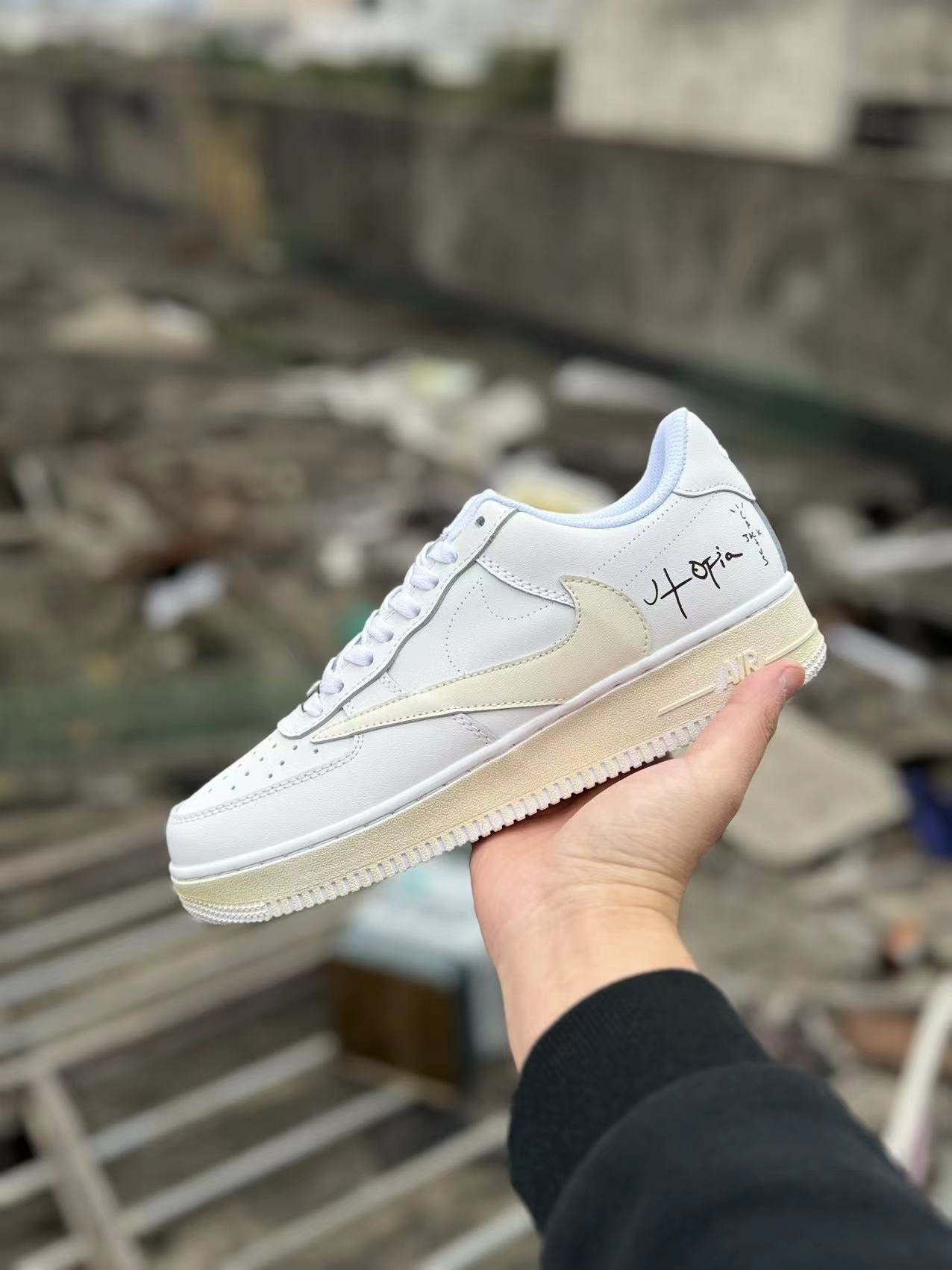 Nike Air Force 1 x Travis Scott – L’icône du style urbain