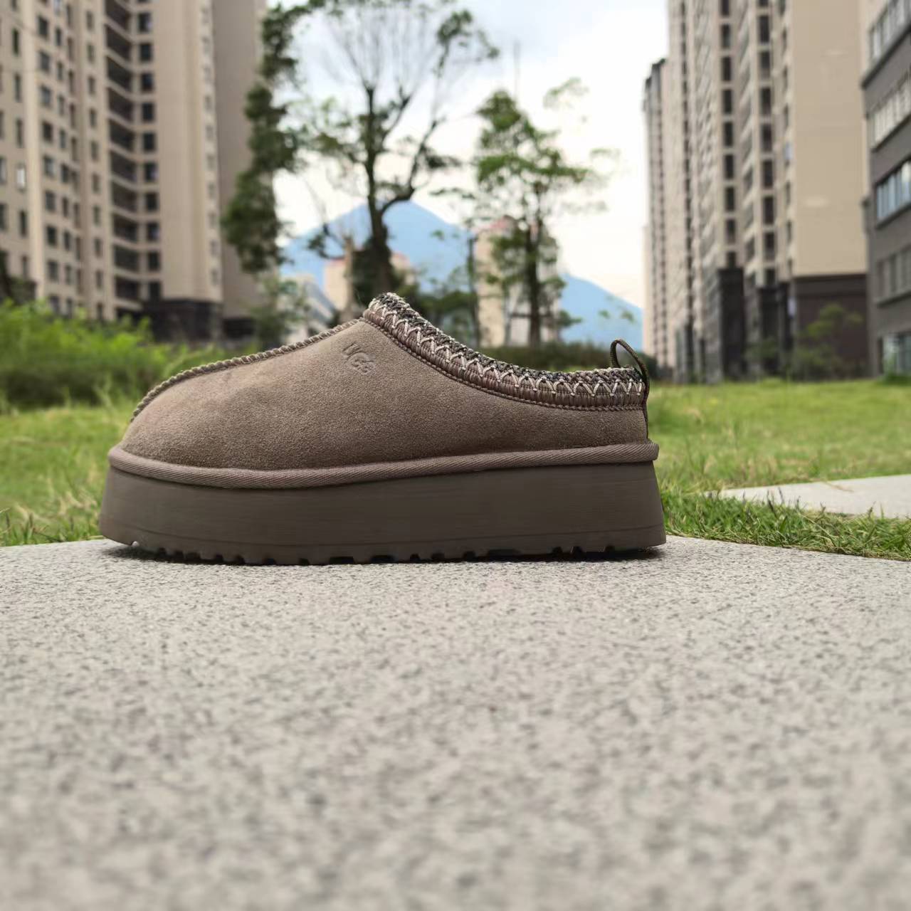 Mules UGG Tazz – Confort, Style et Chaleur Inégalés