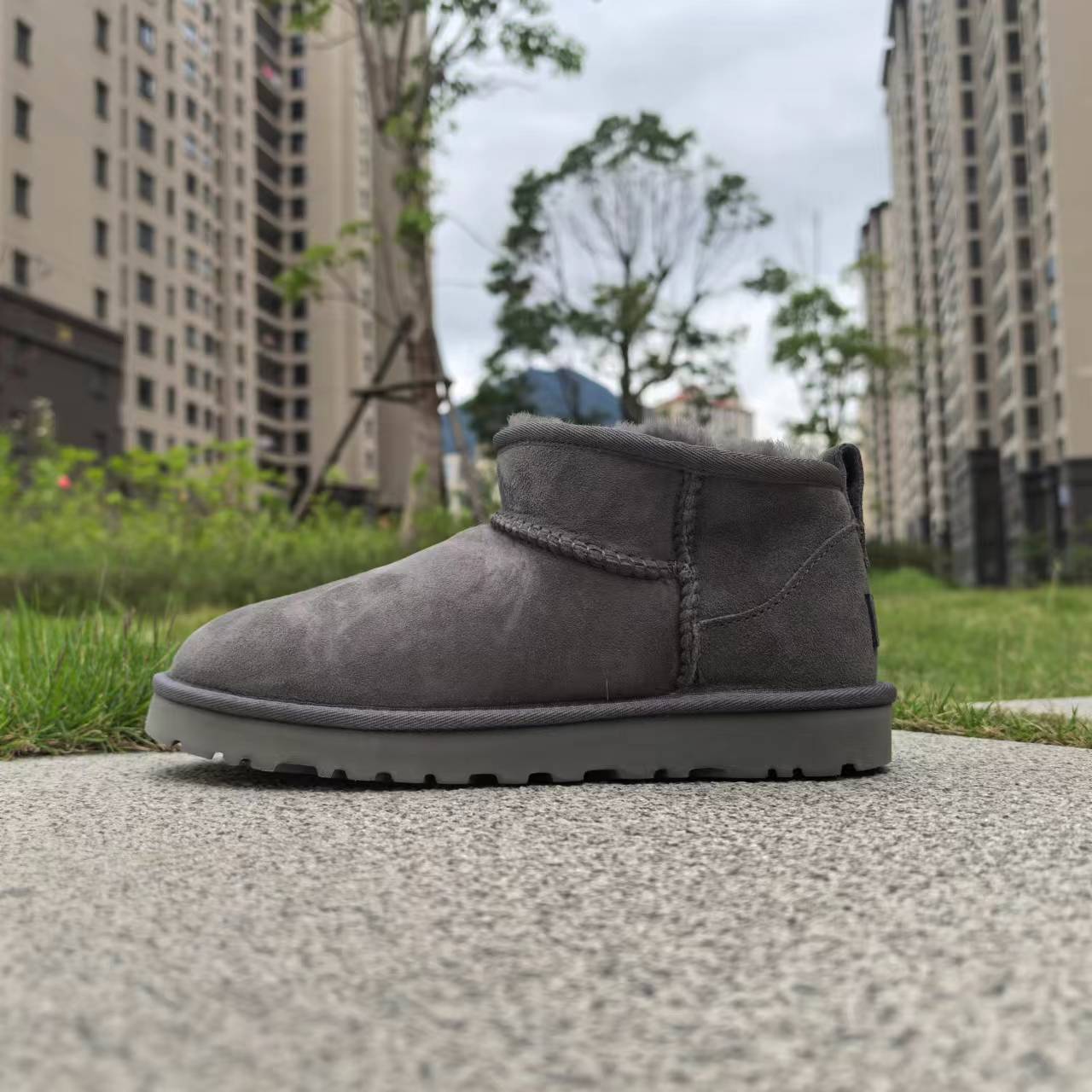 Botte UGG Classic Ultra mini – Confort, Style et Chaleur Inégalés