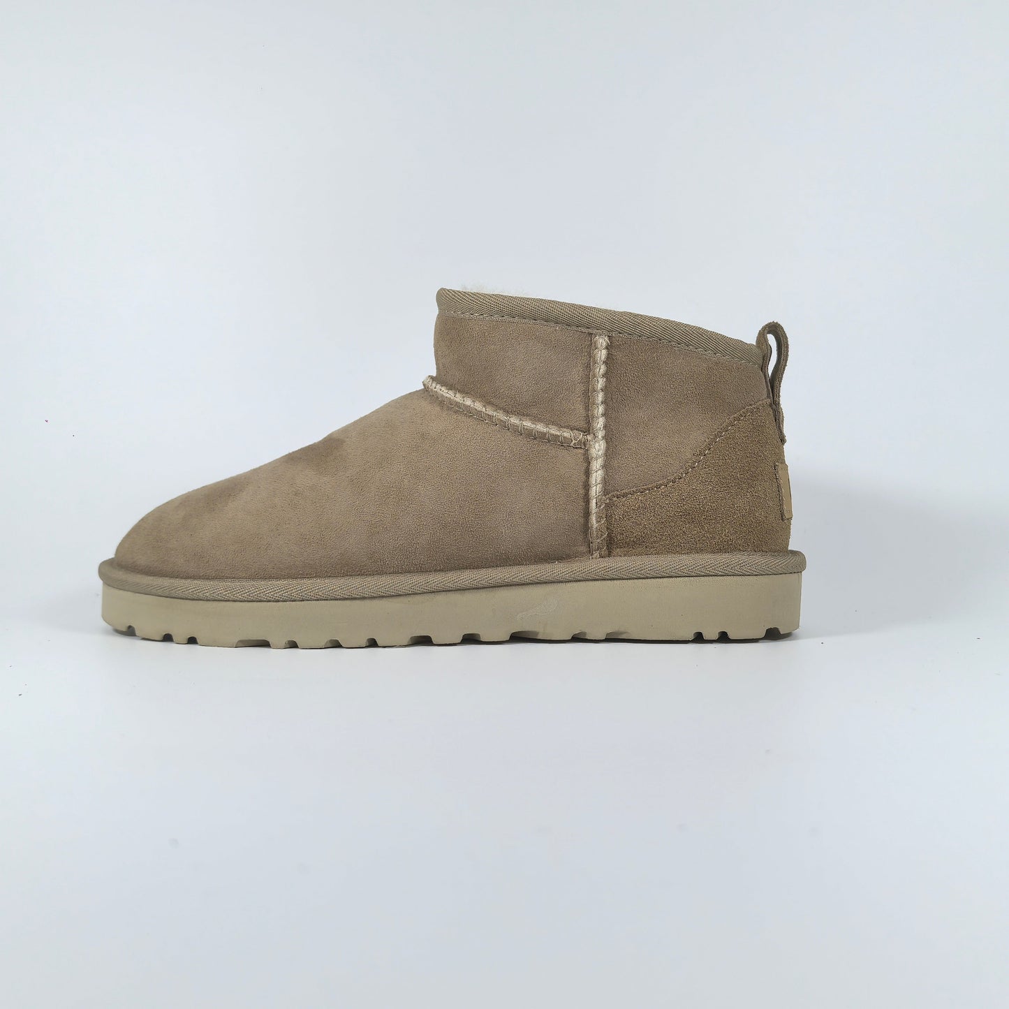 Botte UGG Classic Ultra mini – Confort, Style et Chaleur Inégalés