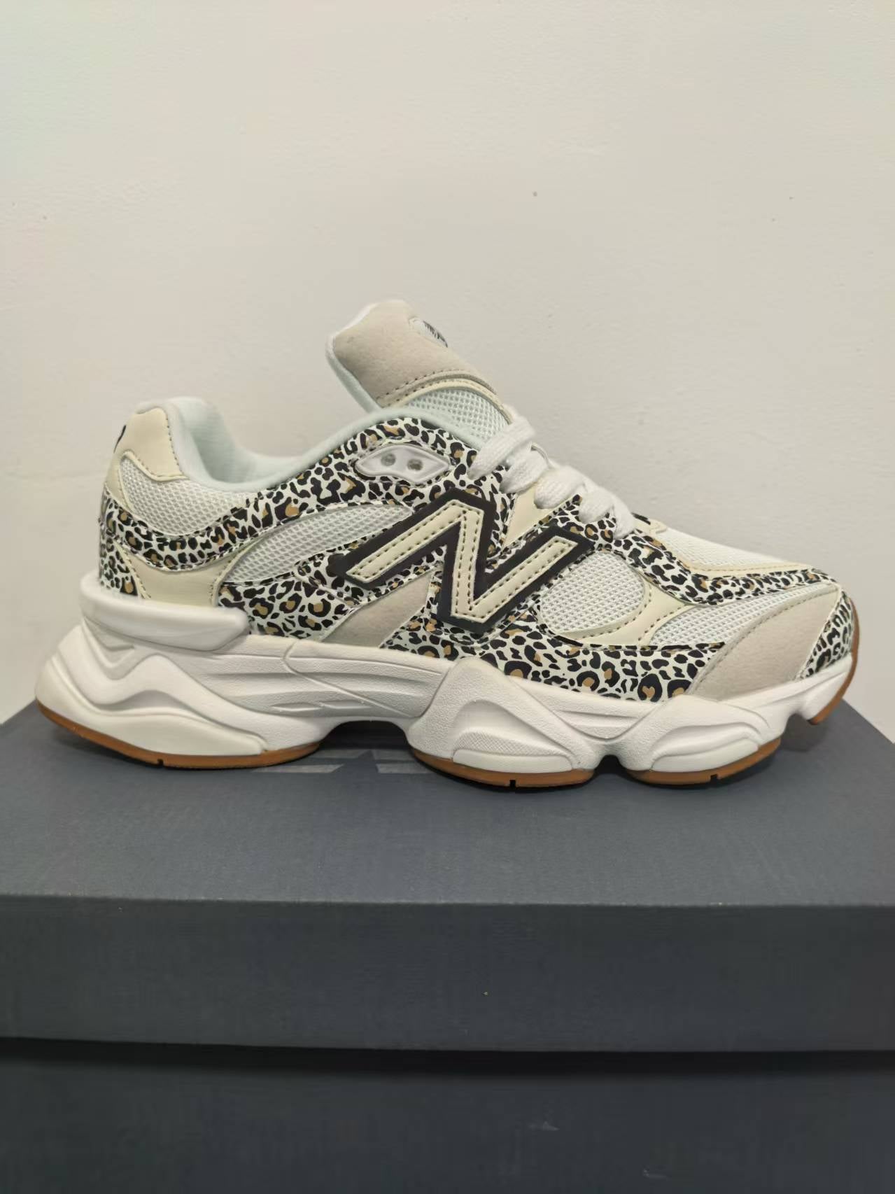 NEW BALANCE NB 9060 BEIGE