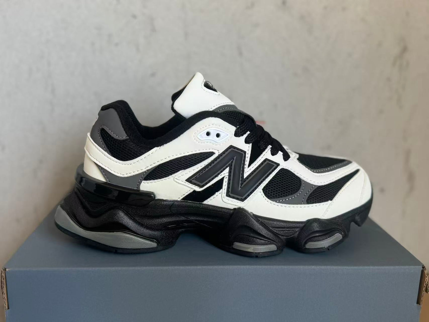 NEW BALANCE NB 9060 NOIR & BLANC