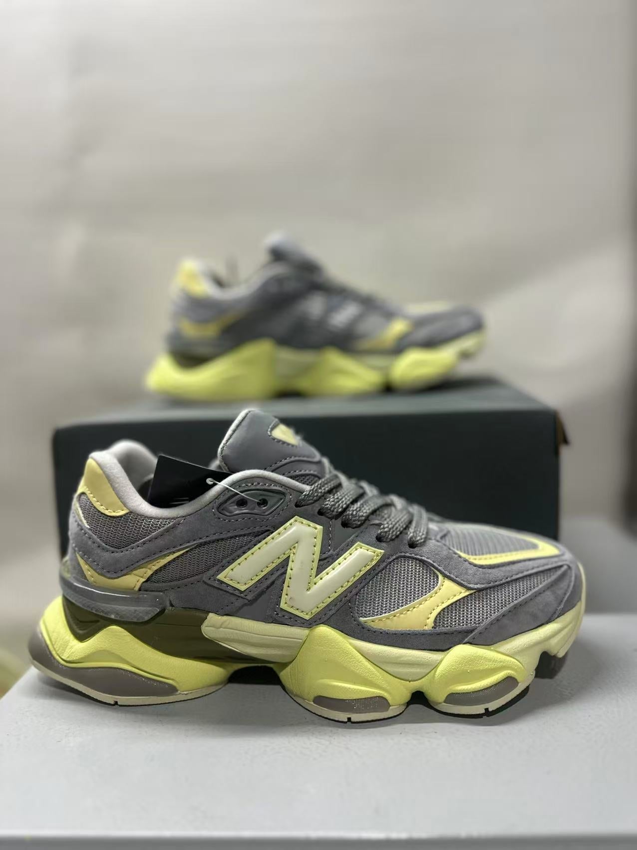 NEW BALANCE NB 9060 GRIS & JAUNE