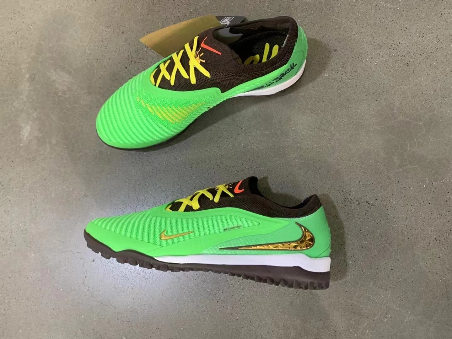 Nike ReactX Phantom 6 Low Pro TF – Travis Scoott Indoor Futsal Basket de football
