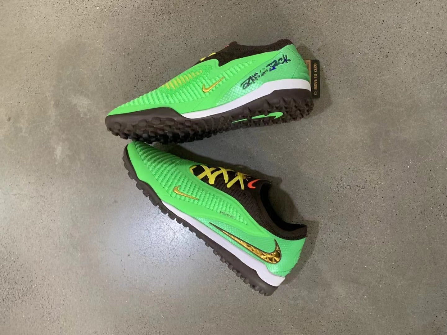 Nike ReactX Phantom 6 Low Pro TF – Travis Scoott Indoor Futsal Basket de football