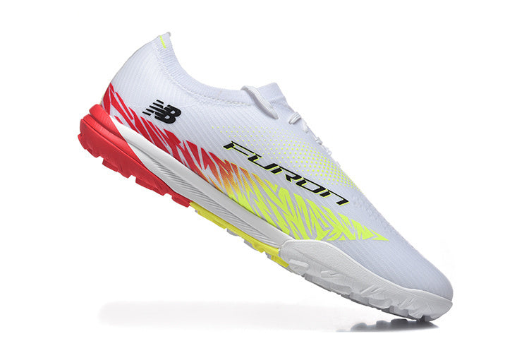 New Balance Furon V8 Elite TF – Vitesse et contrôle sur synthétique