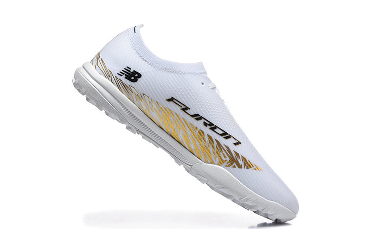 New Balance Furon V8 Elite TF – Vitesse et contrôle sur synthétique