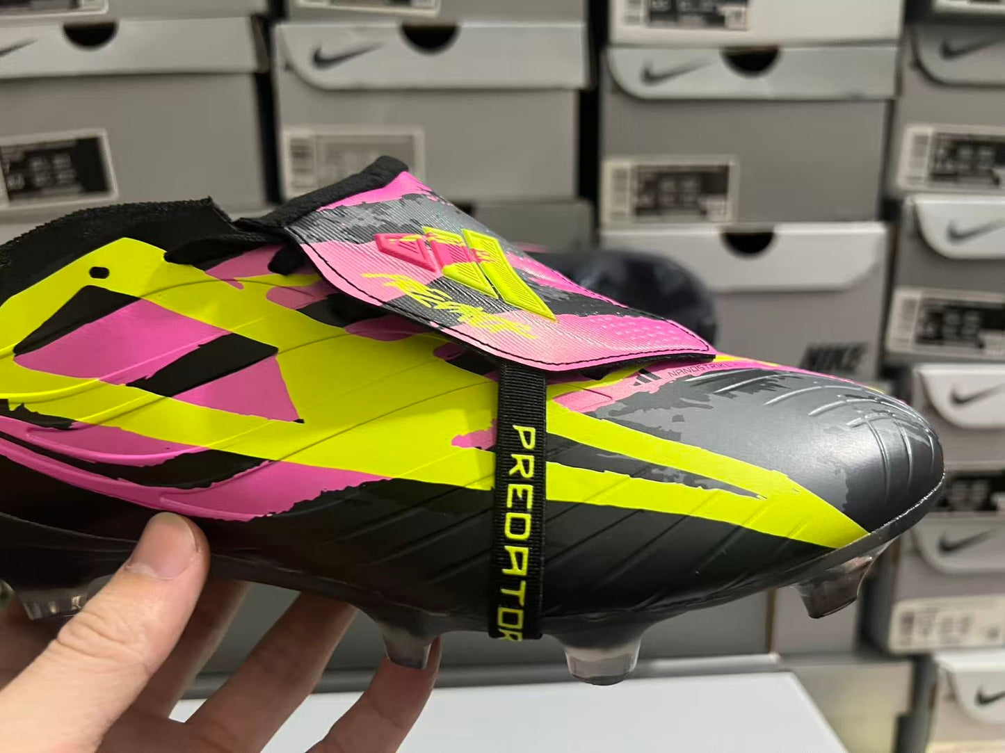 Adidas Predator League Fold-Over Tongue FG – Domine le jeu avec précision & puissance