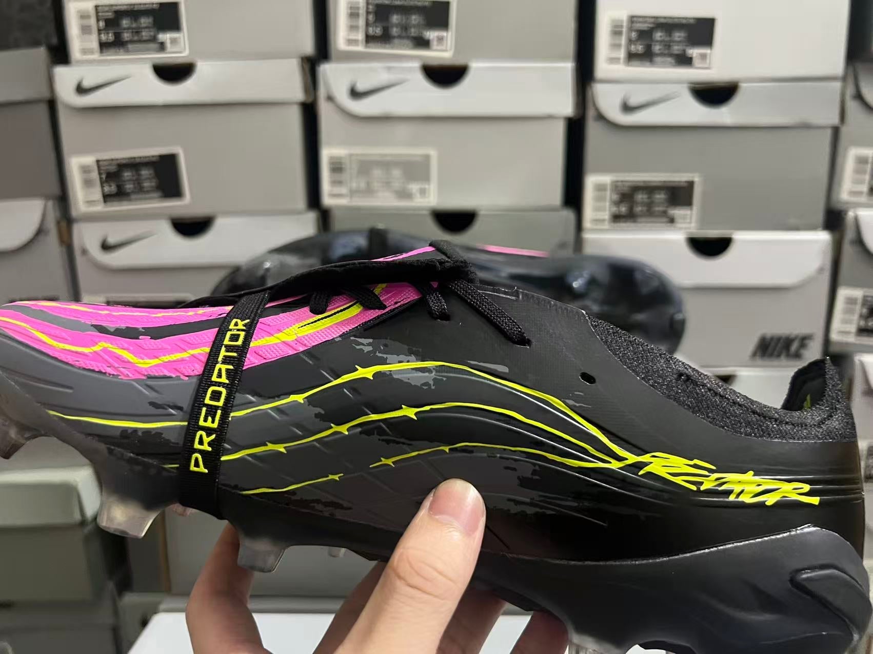 Adidas Predator League Fold-Over Tongue FG – Domine le jeu avec précision & puissance