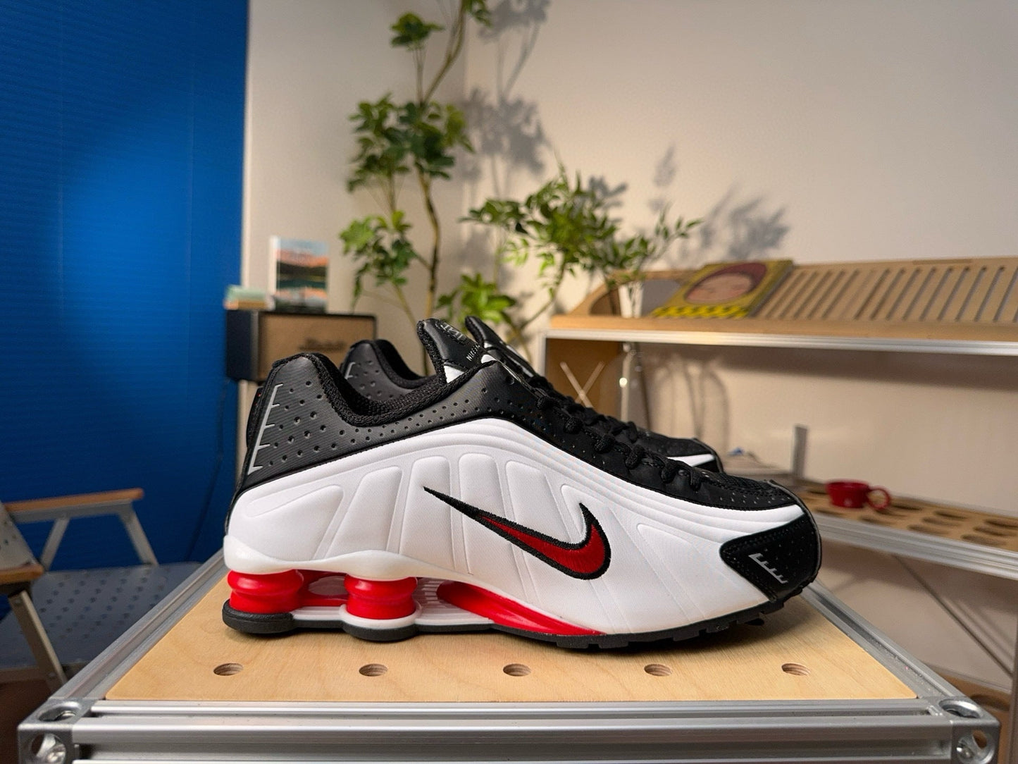 Nike Shox R4 – Style futuriste & confort