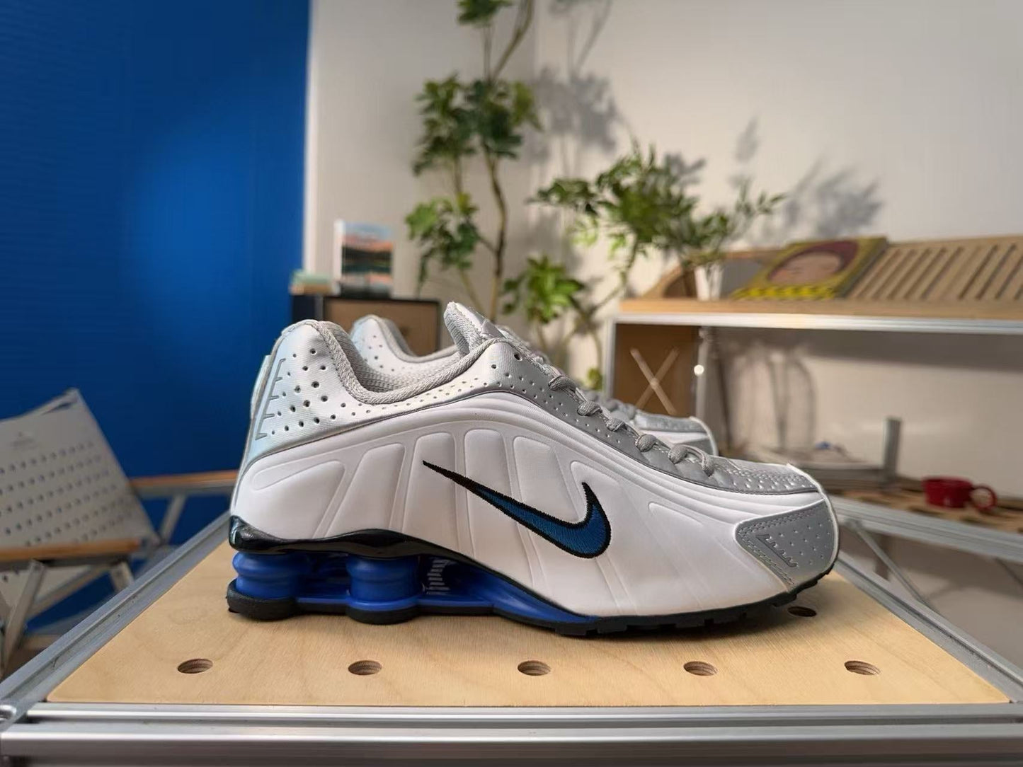 Nike Shox R4 – Style futuriste & confort