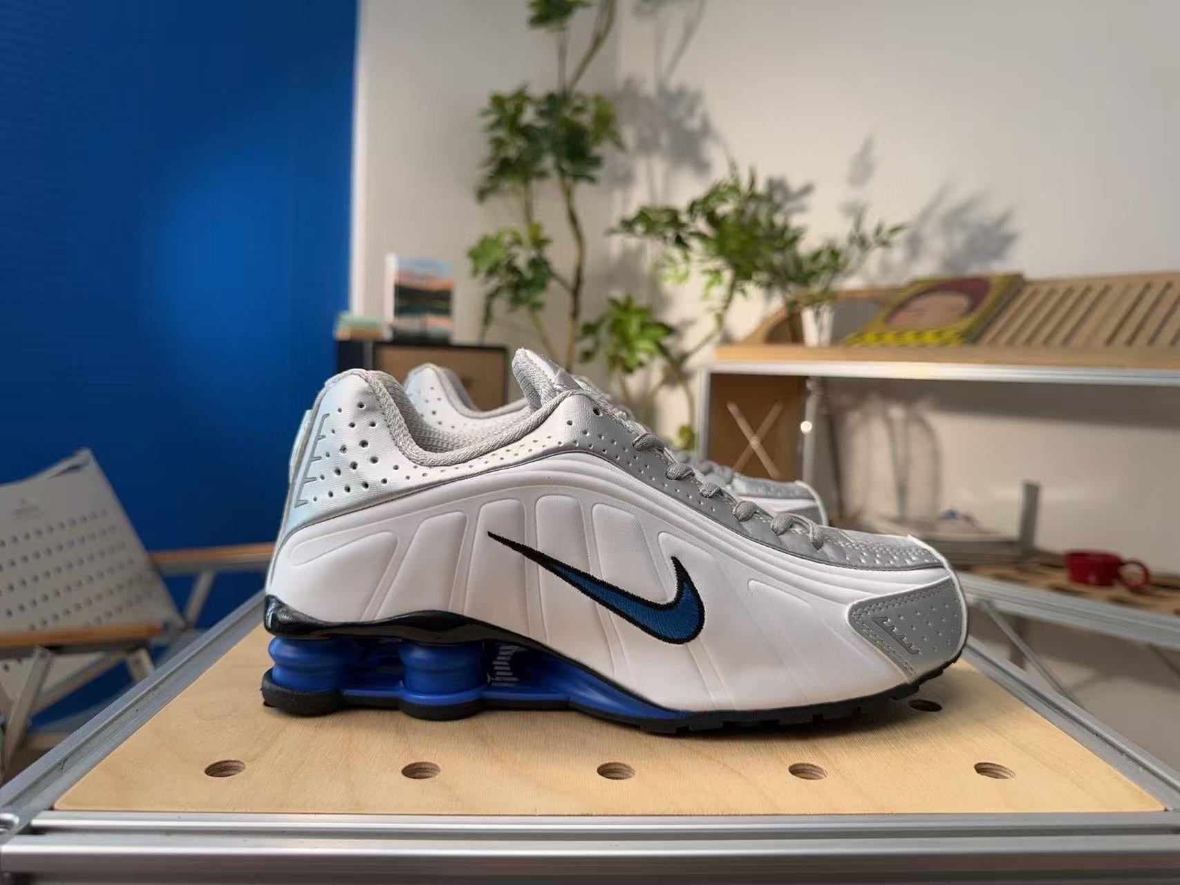Nike Shox R4 – Style futuriste & confort
