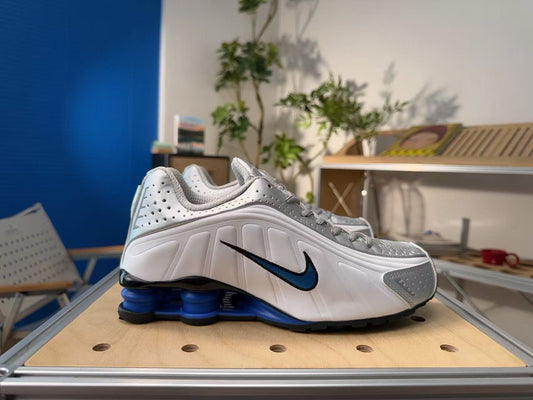Nike Shox R4 – Style futuriste & confort
