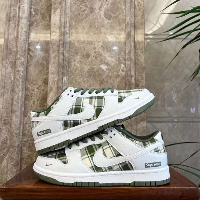 NIKE DUNK LOW x SUPREME